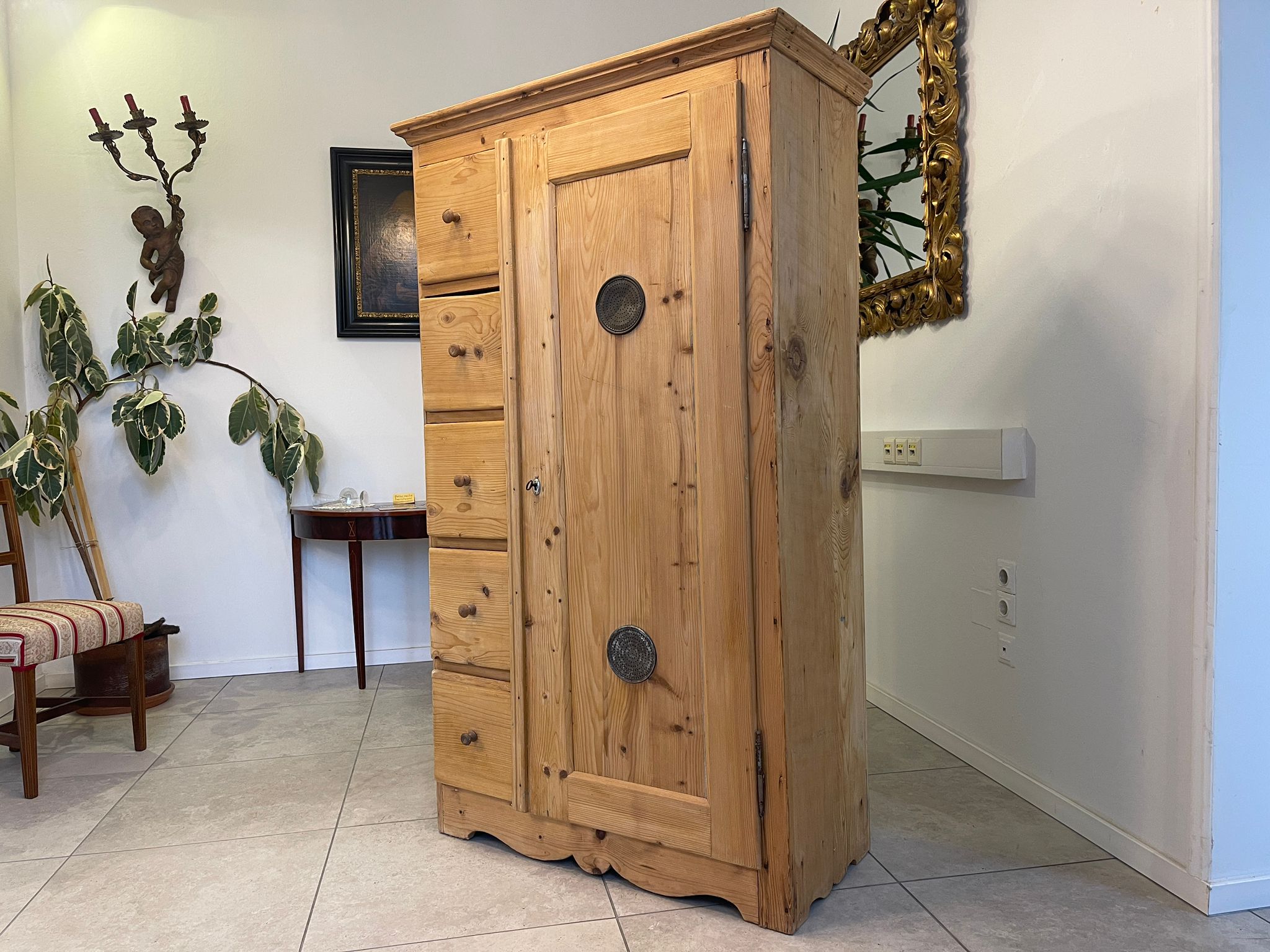 b28cc905-c4a2-4c8f-82e7-09fd92b3ec6f Brotschrank Almerschrank Speiskasten Bauernkasten A5122