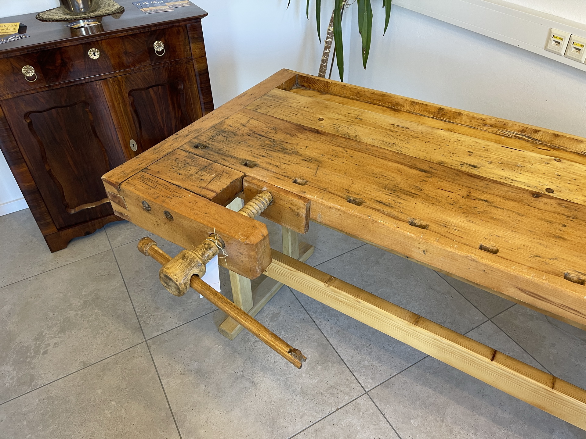 Bauernschrank-47 Sale Original Hobelbank, Werkbank, Designertisch B1925