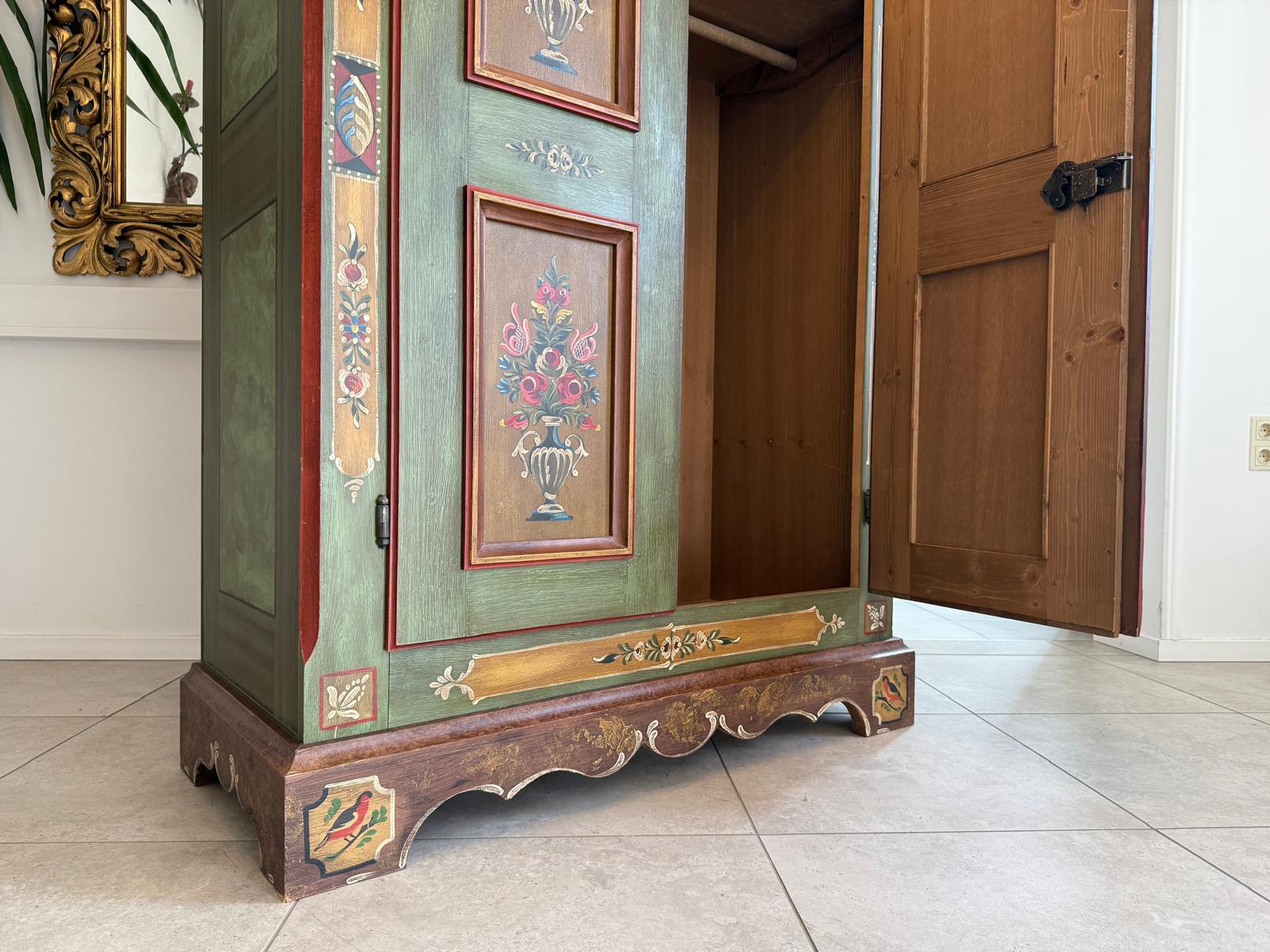 Originaler Voglauer Schrank Bauernschrank Anno 1800 Altgrün G2169