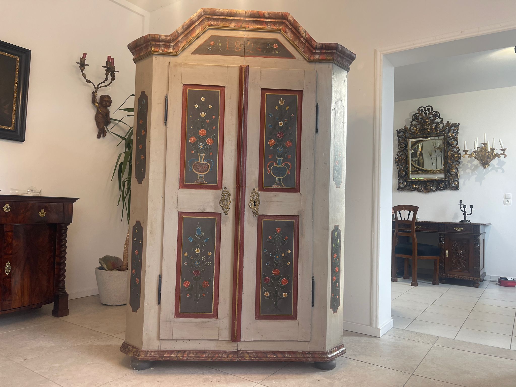 ca703531-0f47-441e-bce3-7bf87c5a5de6 Antiker Bauernschrank Handbemalt Biedermeier Dielenschrank A4838