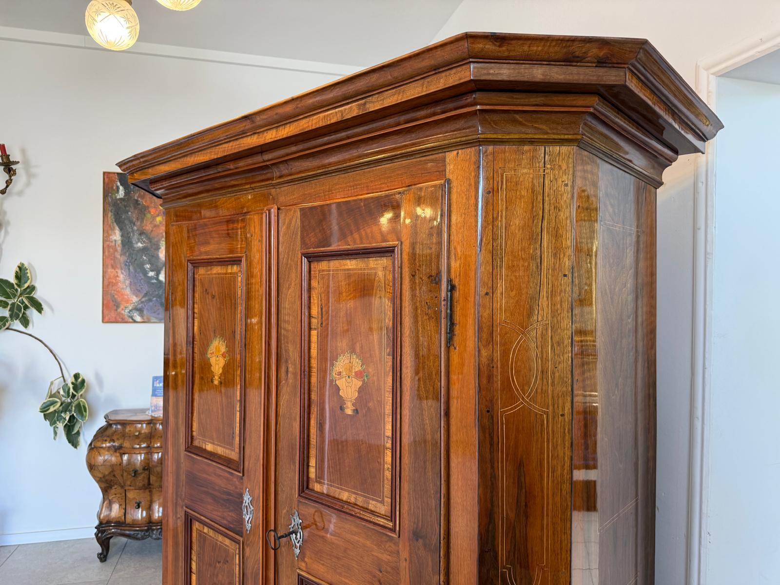 Barocker Hallenschrank Barockschrank Marketerien Antiquität  D1180