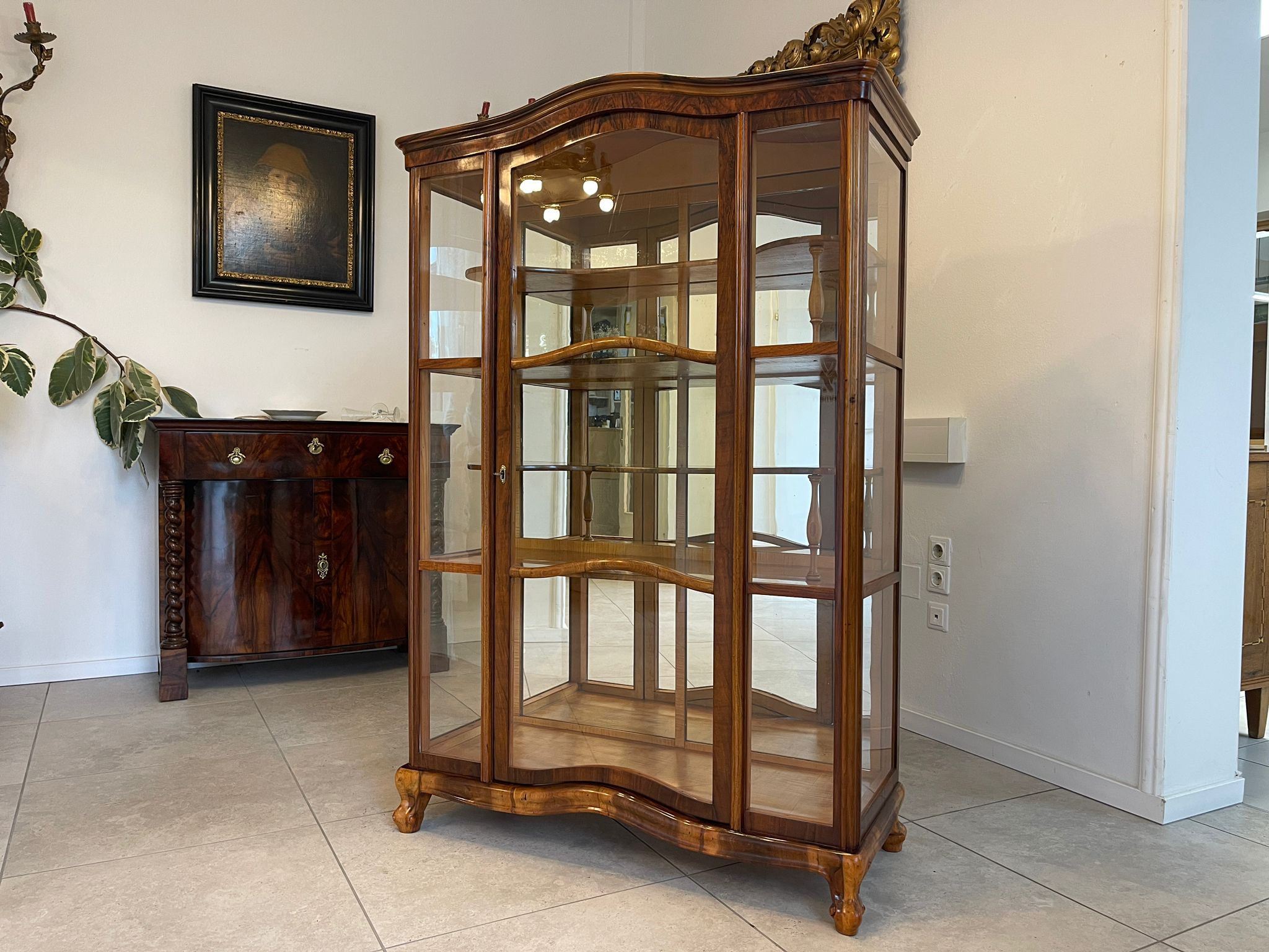 a525f7ce-2cec-42ae-a797-ffdadba0fcc6 Biedermeier Vitrine Bücherschrank Nussholz A4949