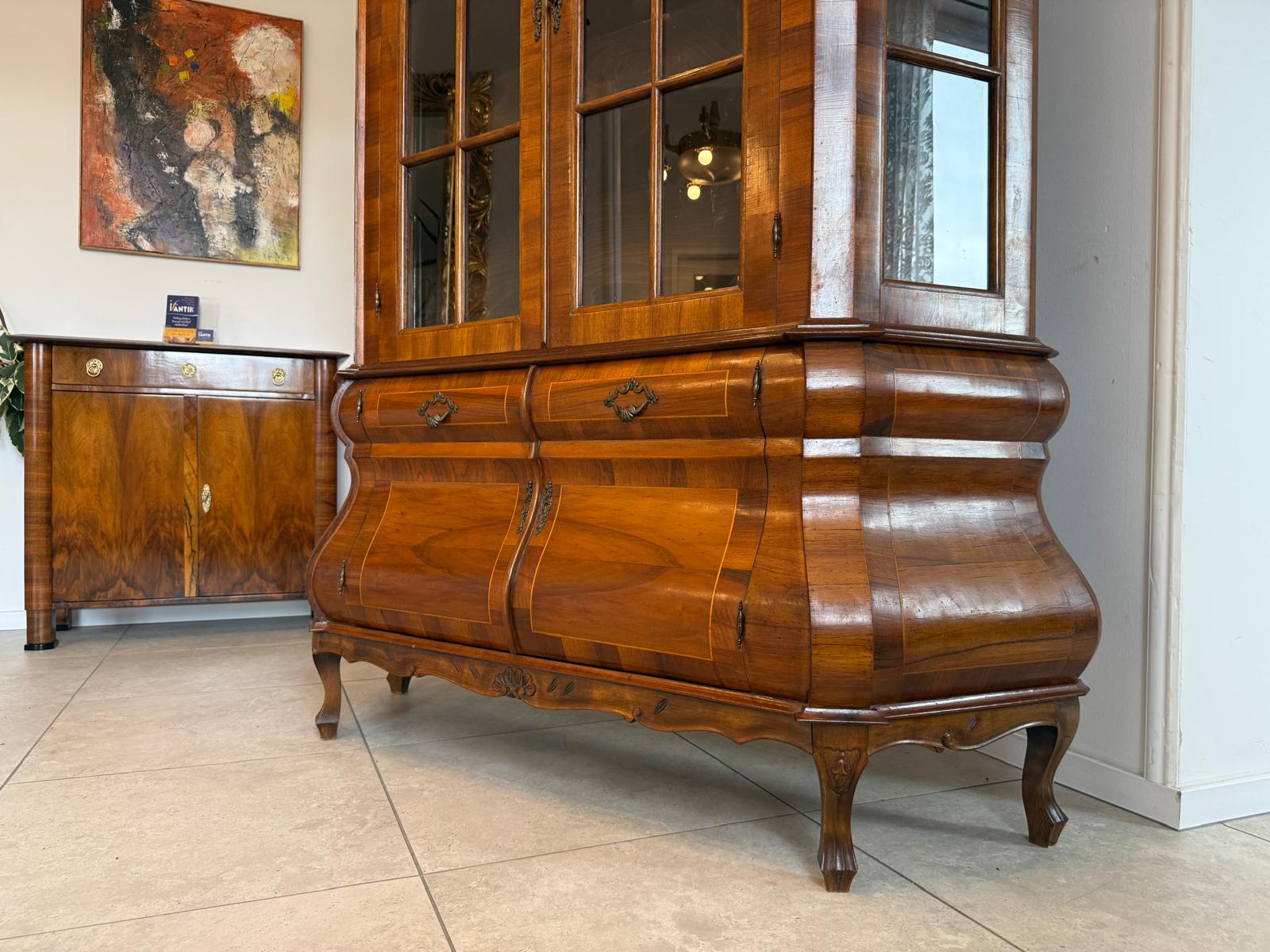 Barockstil Vitrine Intarsiert Nussholz Bücherschrank Stilschrank D2305