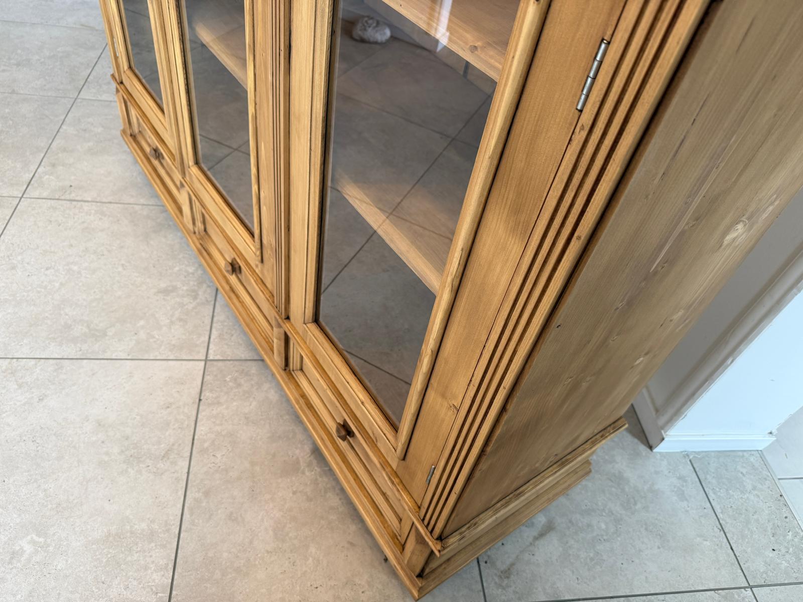 Bäuerliche Vitrine Bauernvitrine Naturholz Bücherschrank D2288