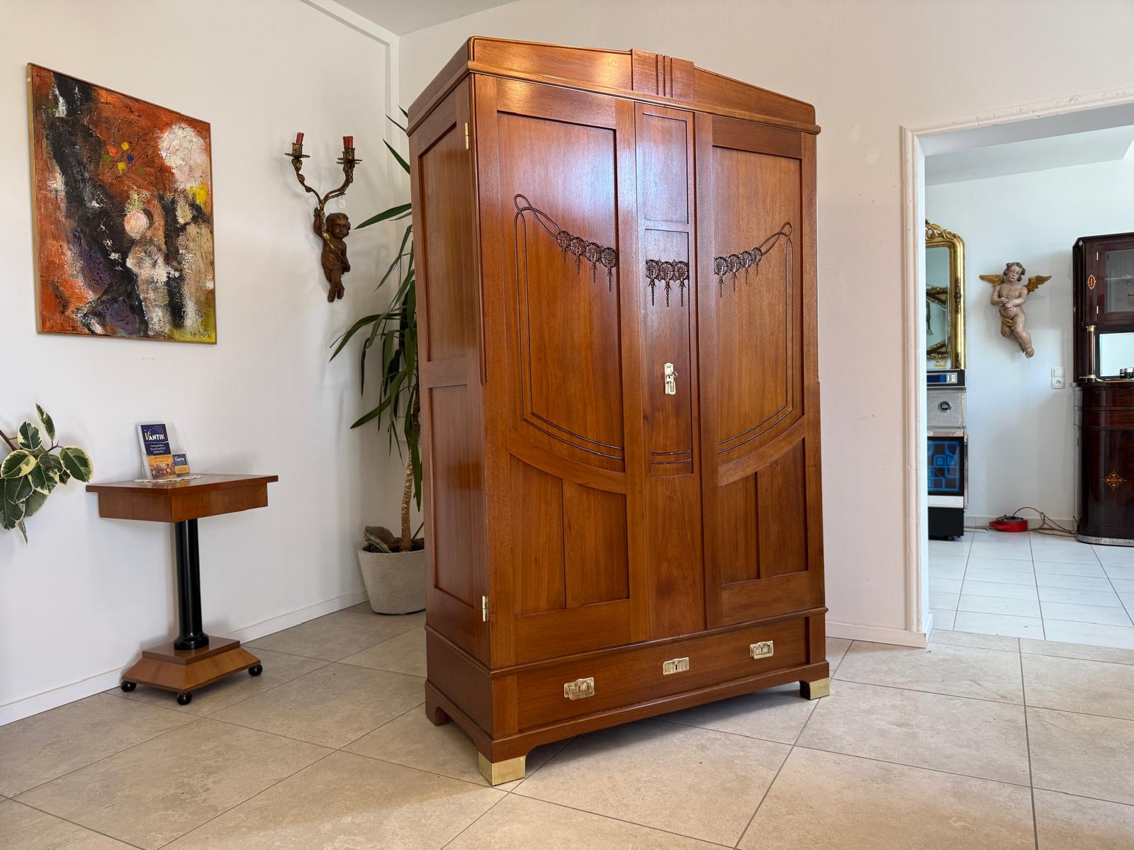 Antiker Restaurierter Jugendstil Kleiderschrank Kleiderkasten D1259