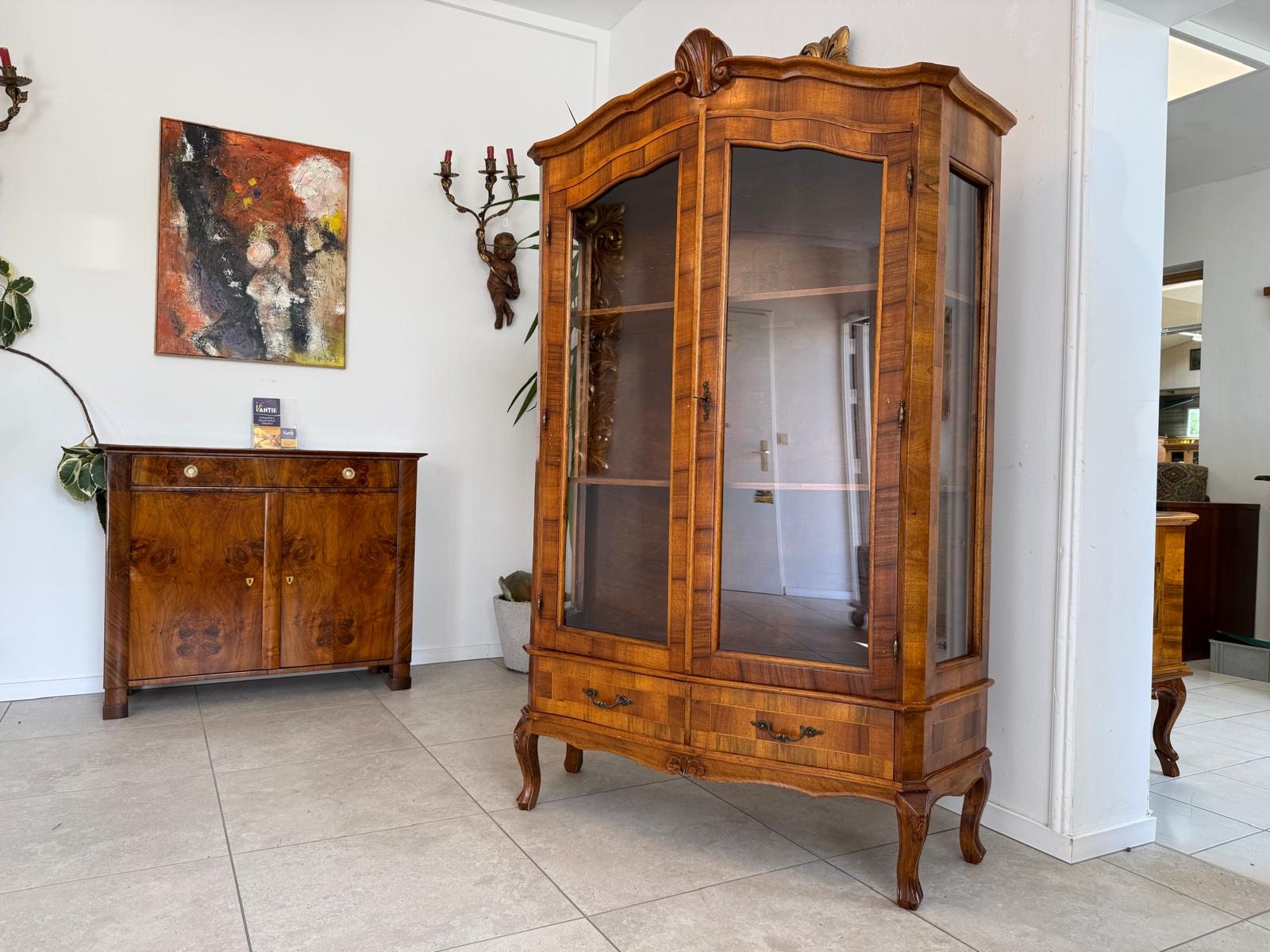 Barockstil Vitrine Intarsiert Nussholz Bücherschrank Stilschrank D2523