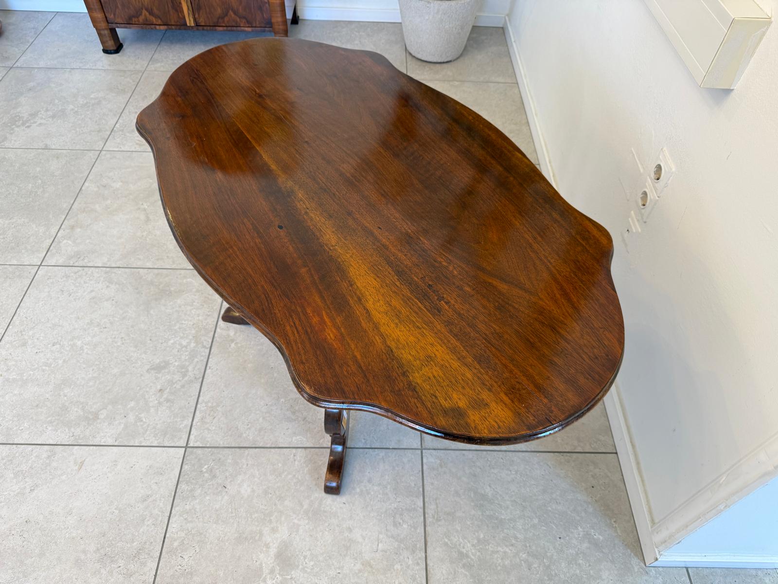 Spätbiedermeier Wohnzimmertisch Tisch Beistelltisch Nussholz D2336