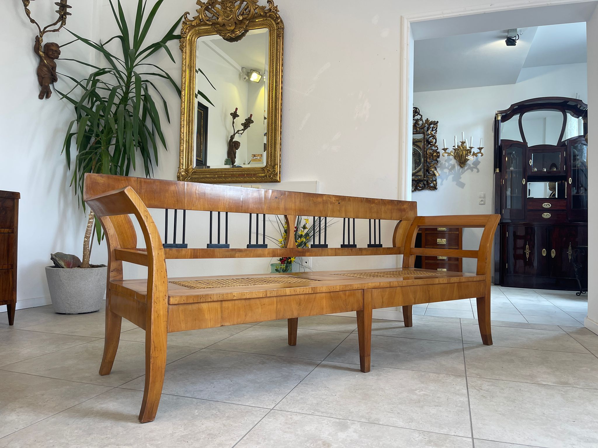Biedermeier Sofa Diwan Couch aus Nussholz, Geflecht, original, A4588
