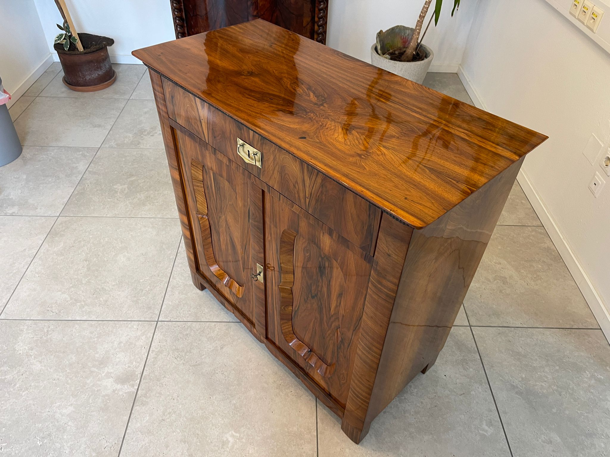 afa92e76-5e62-42e8-a5f6-e92ed894ca89 Sale restauriertes Biedermeier Trumeau Anrichte A4952