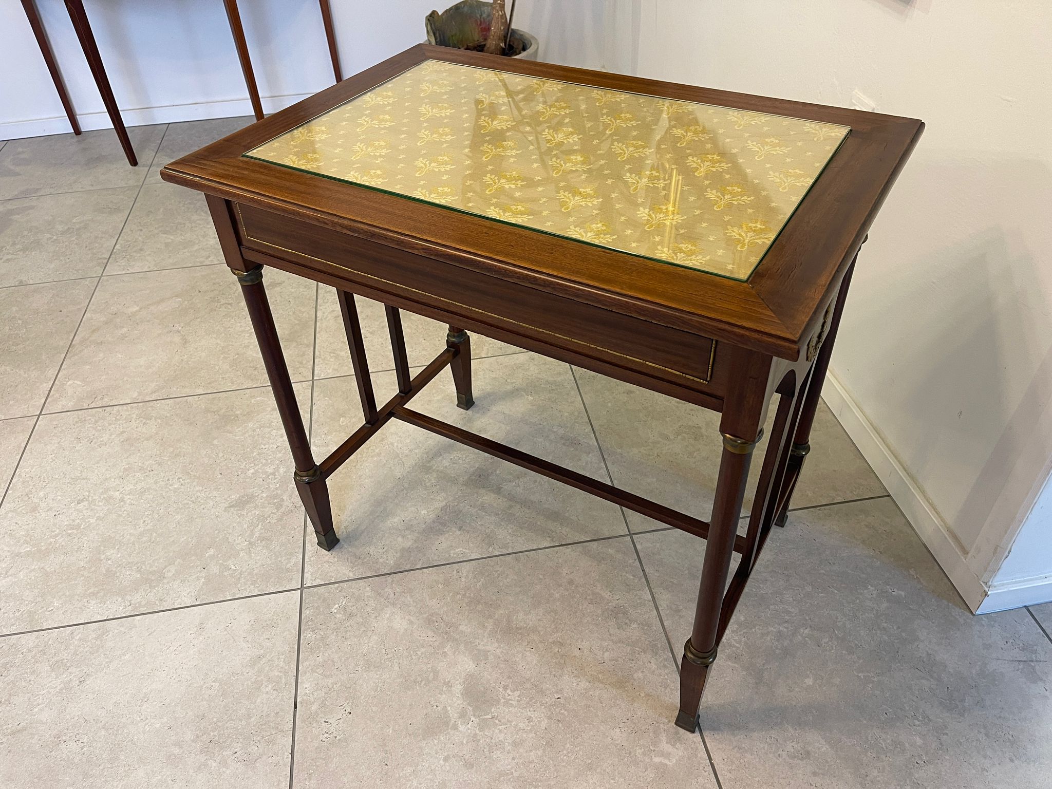 b0a176cf-6c3f-43cf-97e5-1a1eac723bf4 Jugendstil Tisch Beistelltisch Designertisch Eichenholz A5125