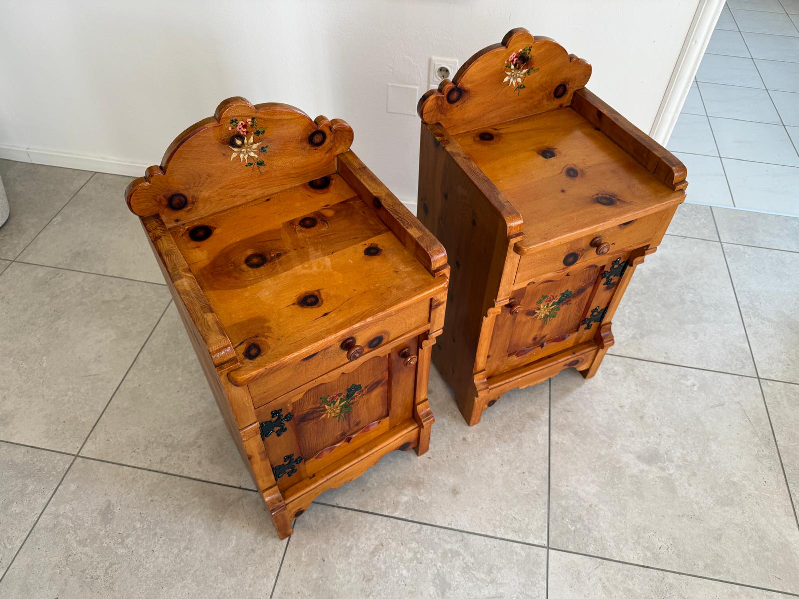 2 bäuerliche Nachtkasterl Naturholzkasterl Zirbenholz G2214