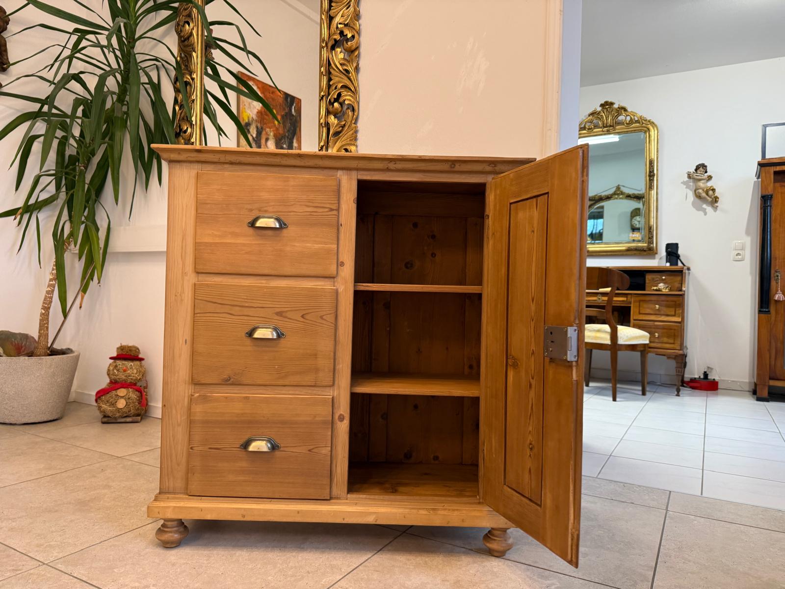 Antiker uriger Brotschrank Almerschrank Alma, Vorratsschrank G2258