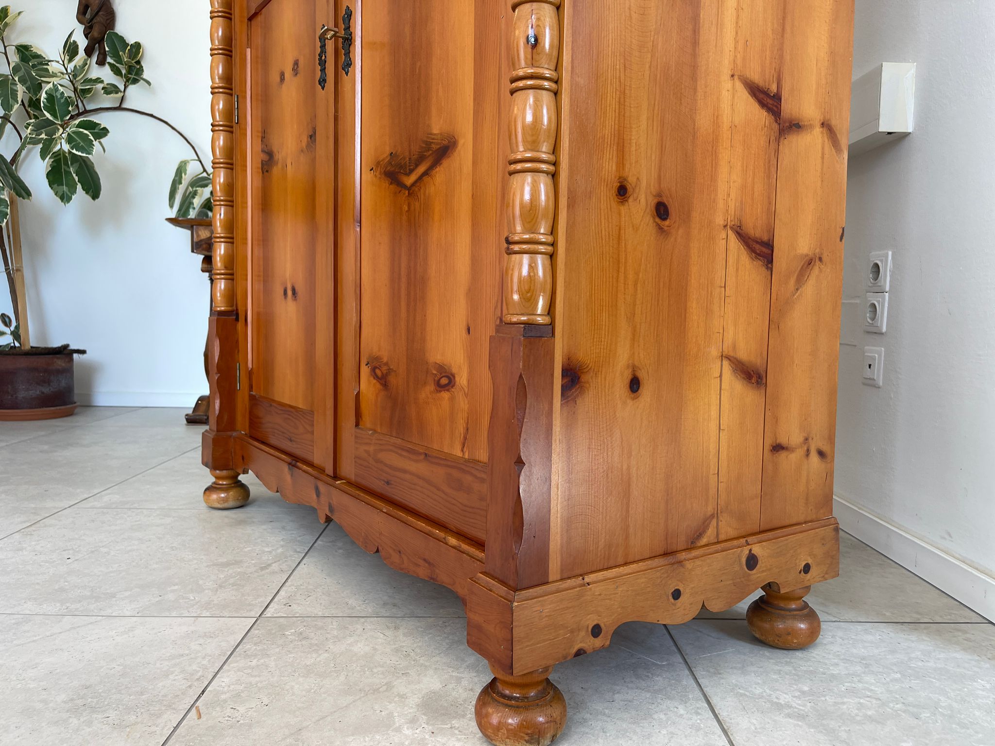 Antiker Zirbenholz Schrank Kasten Bauerschrank Kleiderkasten Bauernkasten G1662