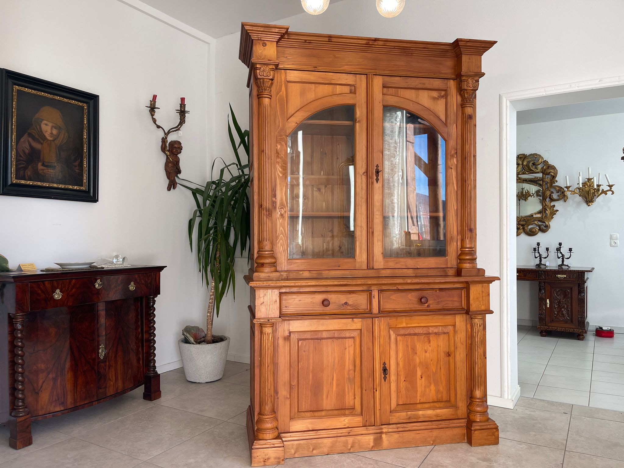 6724edc1-c7cc-48e7-a0dc-12ebc46ba0f9 Bäuerlicher Vitrinenschrank Bücherschrank Bauernschrank A4984