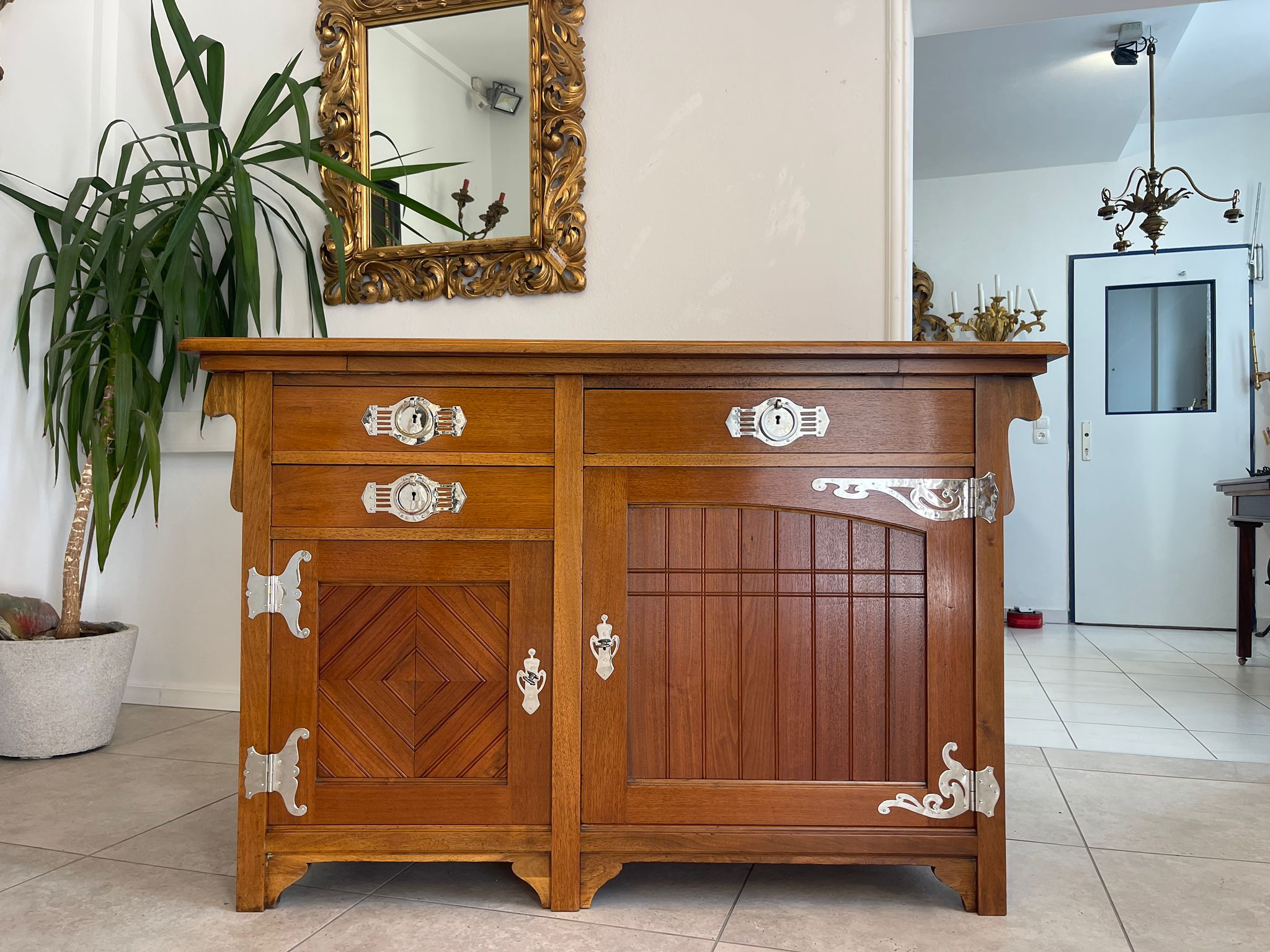 6d3ea888-e511-4aaf-a4fd-80957eacec03 Restaurierte Jugendstil Anrichte Sideboard Antik Vintage Traum A4986
