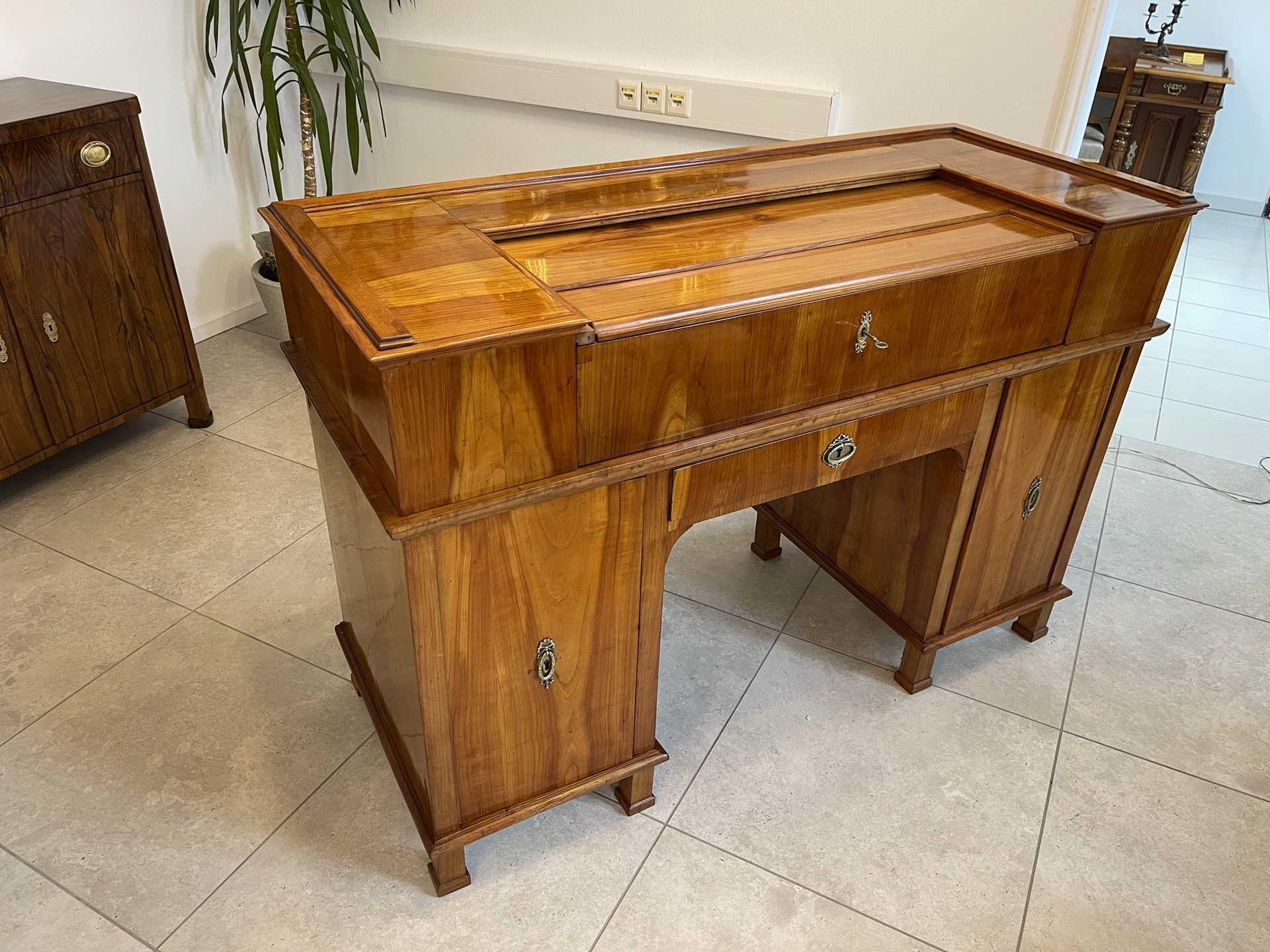 Barock-Biedermeier_07mVt0SMfwA0kT2 restaurierter Biedermeier Rolladensekretär i2247