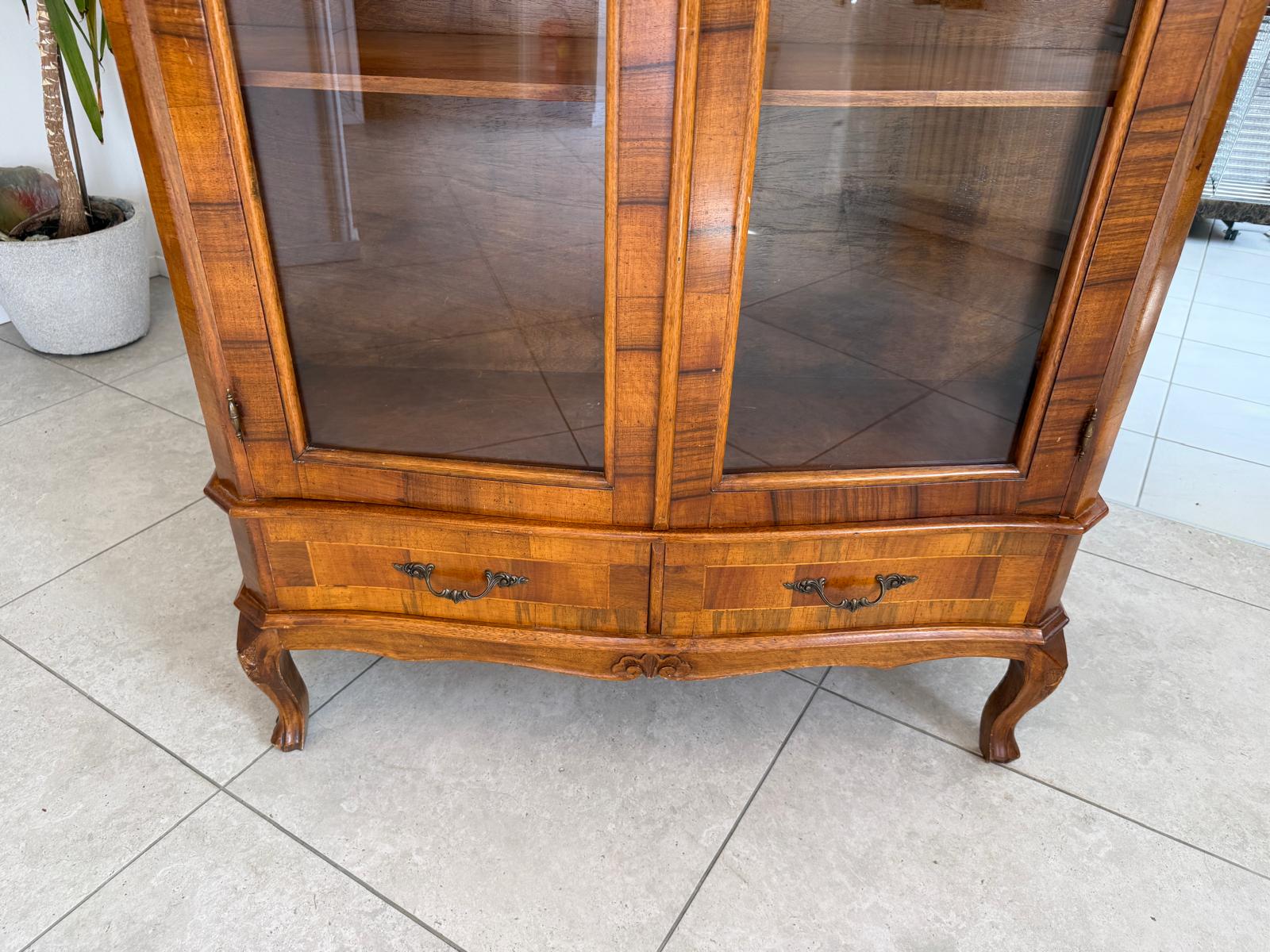 Barockstil Vitrine Intarsiert Nussholz Bücherschrank Stilschrank D2523