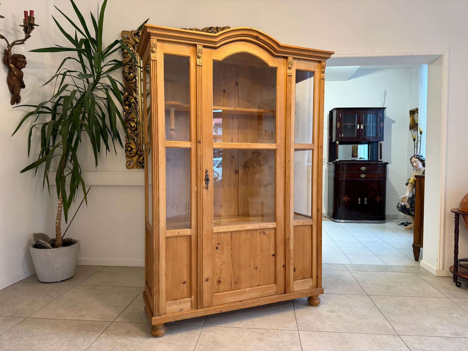 Bäuerliche Vitrine Bauernvitrine Bauernschrank Naturholz Weichholz Antik & Alt D1064