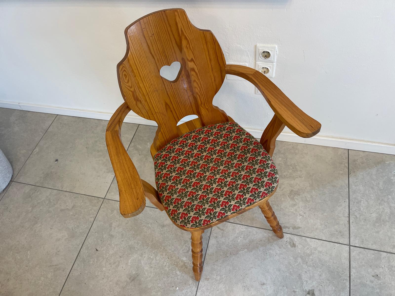 Bäuerlicher Bauernsessel Armlehnstuhl Stuhl Herzerlsessel G1207