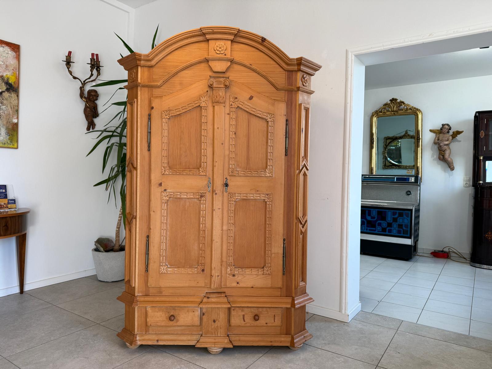 Bauernschrank Landhausschrank Barockstil Kleiderkasten Weichholz Alt & Antik G1051
