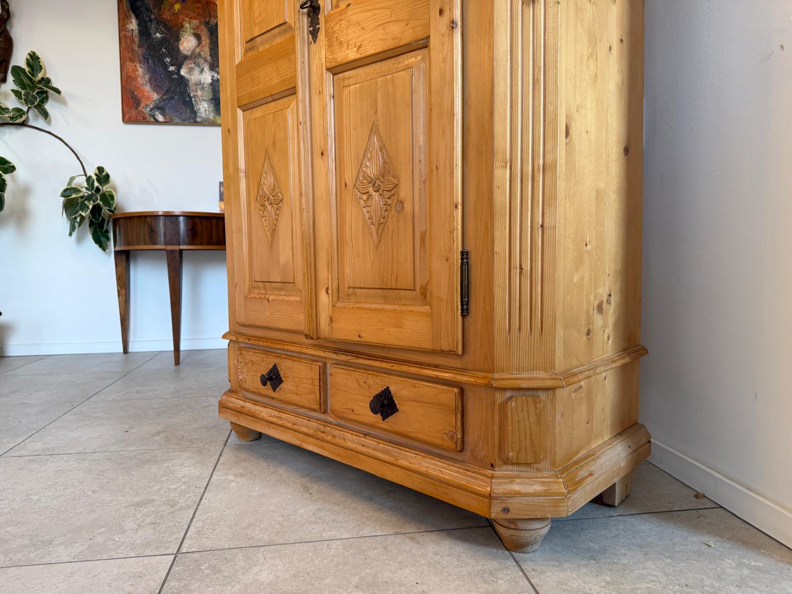 Traum Bauernschrank Landhausschrank Barockstil Kleiderkasten G1042