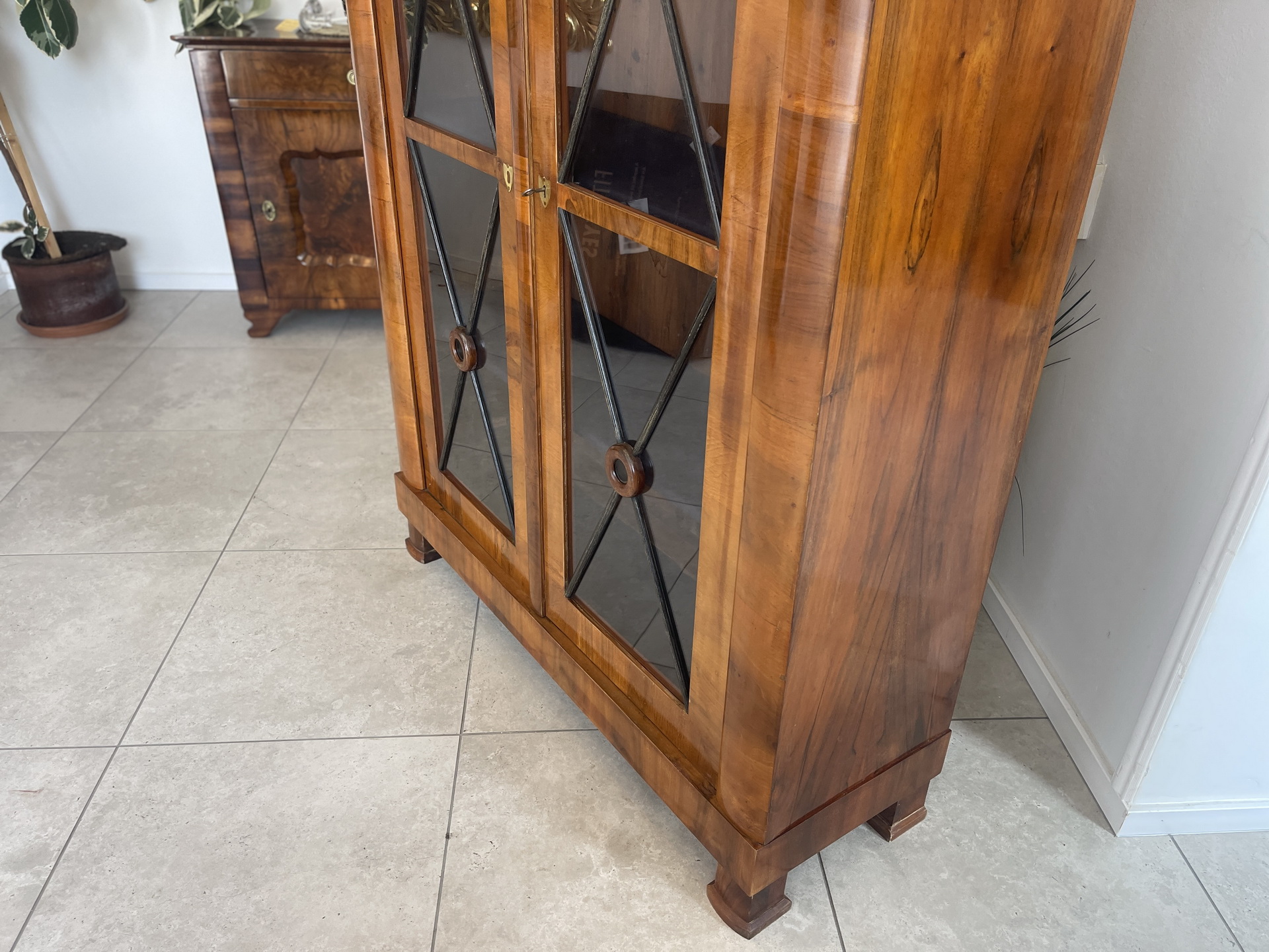 Sale Biedermeier Vitrine Bücherschrank Nussholz A4483