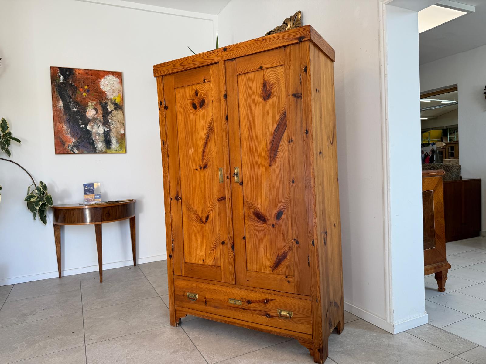 Antiker Zirbenholz Kasten Schrank Kleiderkasten G2151