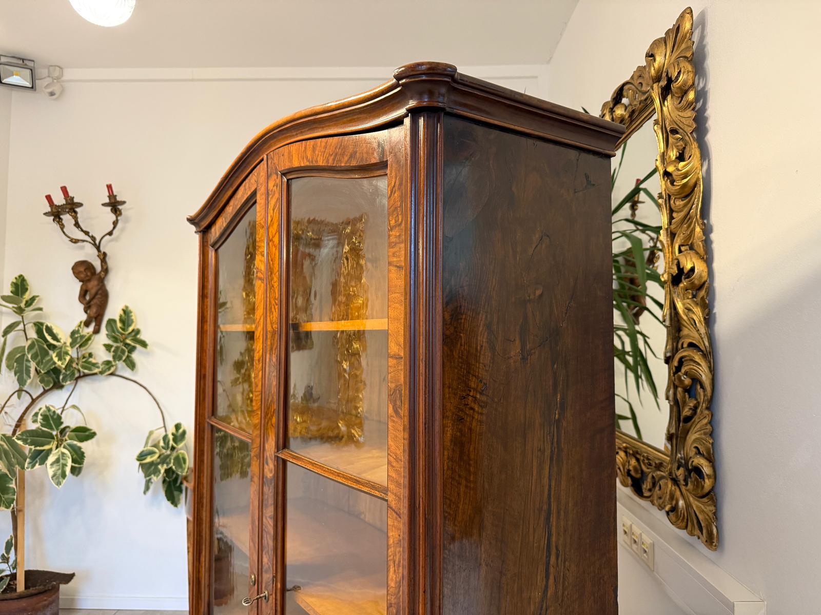 Biedermeier Vitrinenschrank Glasschrank Nussholz Kleiderschrank G2228