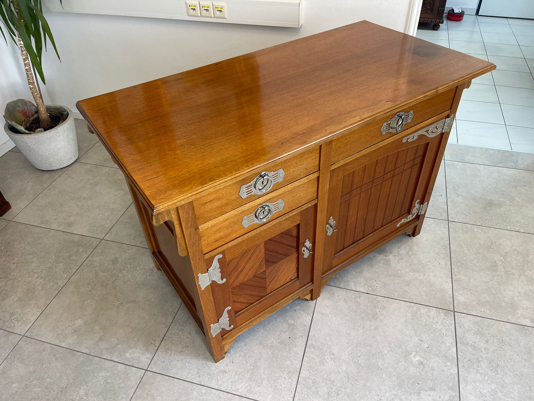 e0bbda94-6610-4fe0-bda3-21ed57e7fccb Restaurierte Jugendstil Anrichte Sideboard Antik Vintage Traum A4986