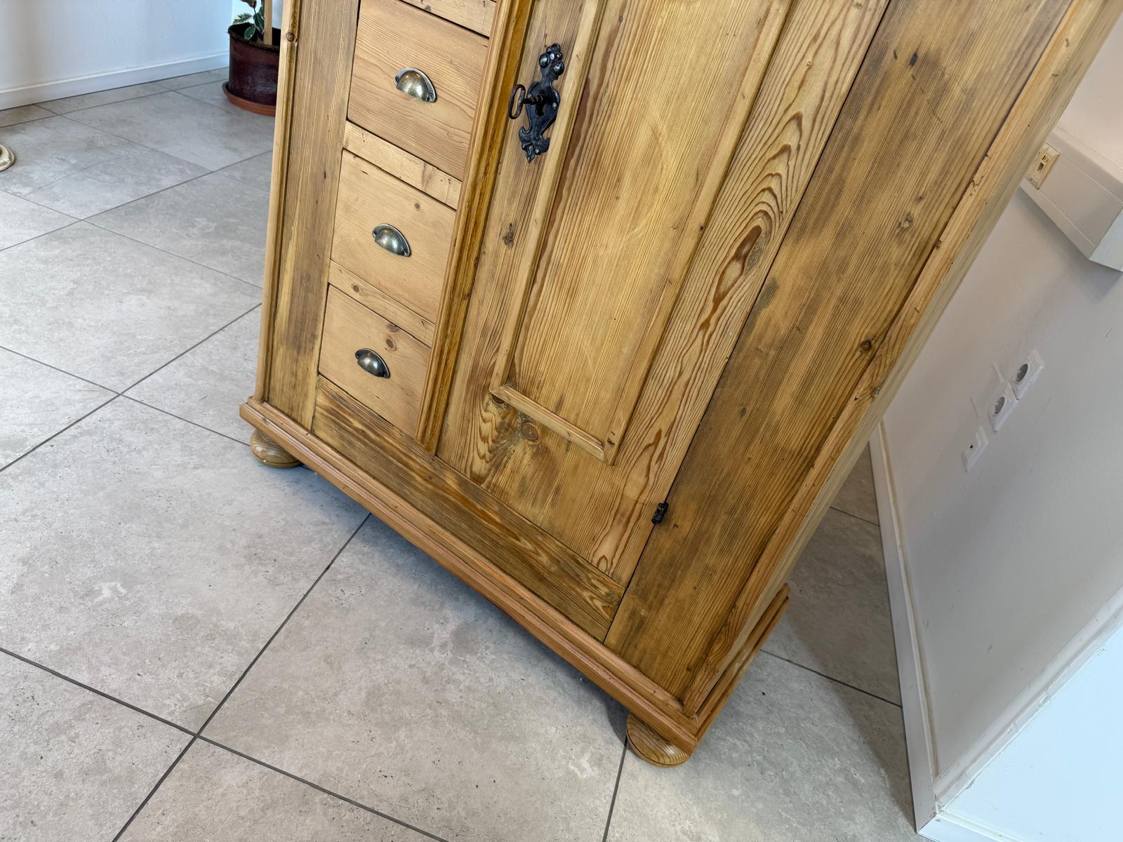 Bäuerlicher uriger Brotschrank Almerschrank Speiskasten Bauernkasten G1850