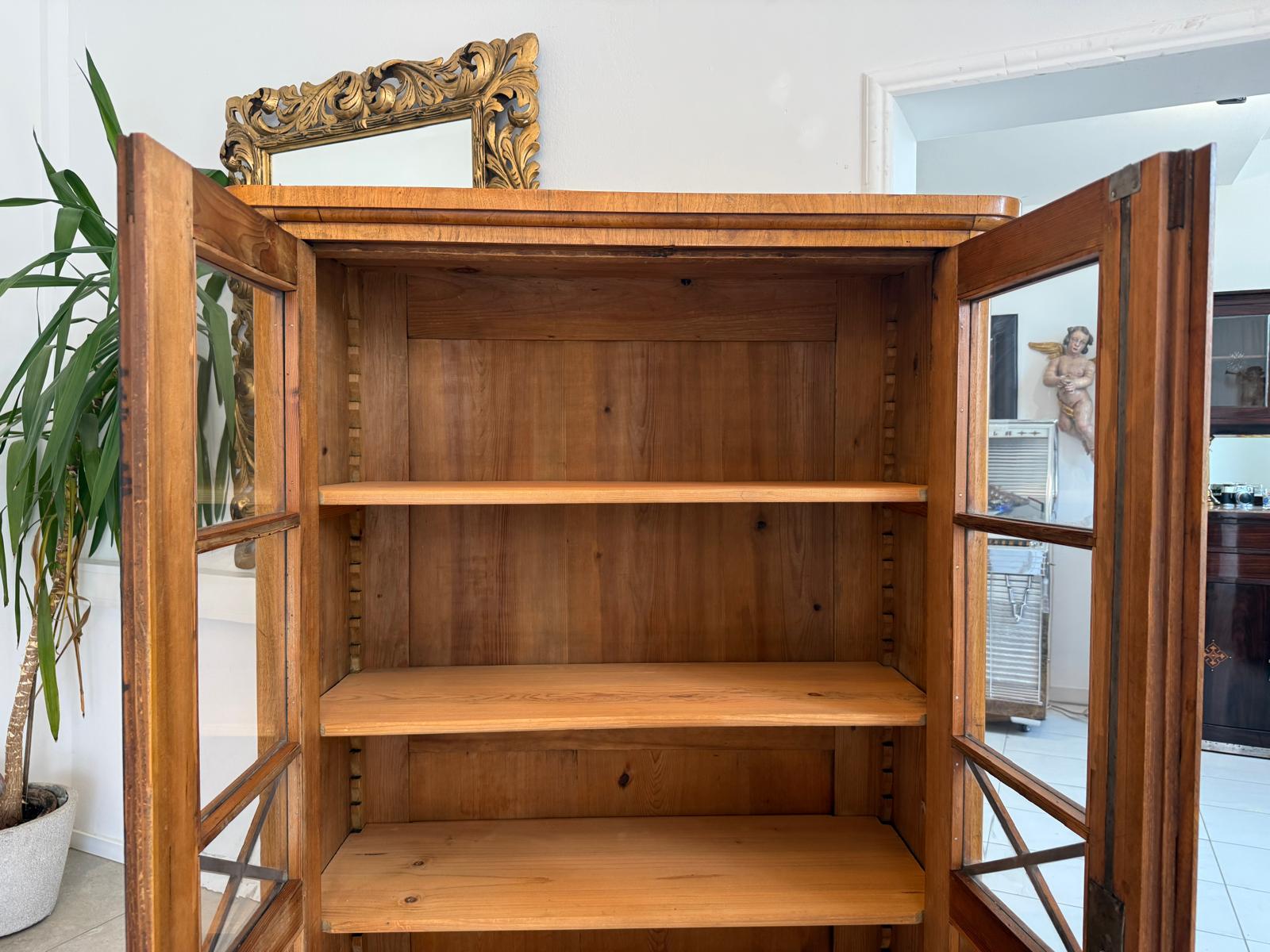 Biedermeier Vitrine Bücherschrank Nussholz Originalstück Antiquität D2655