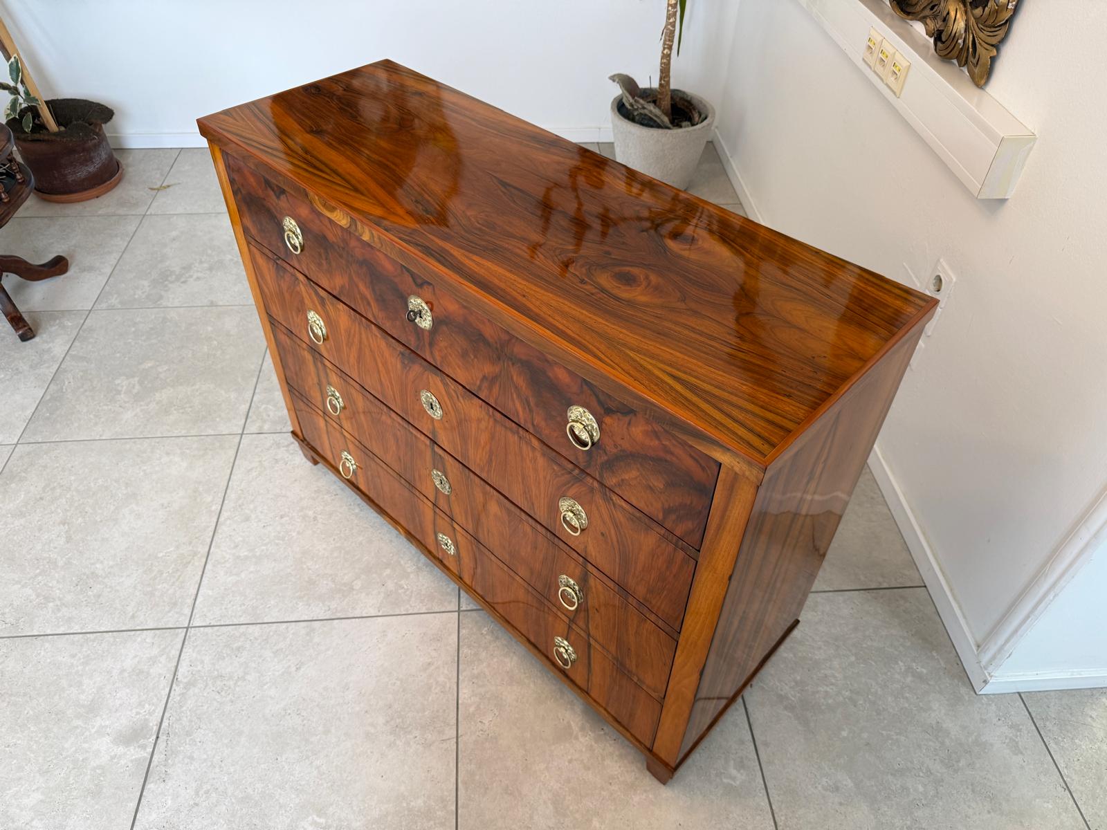 Biedermeier Kommode Nussholz Furniert Restauriert um 1820 D2869