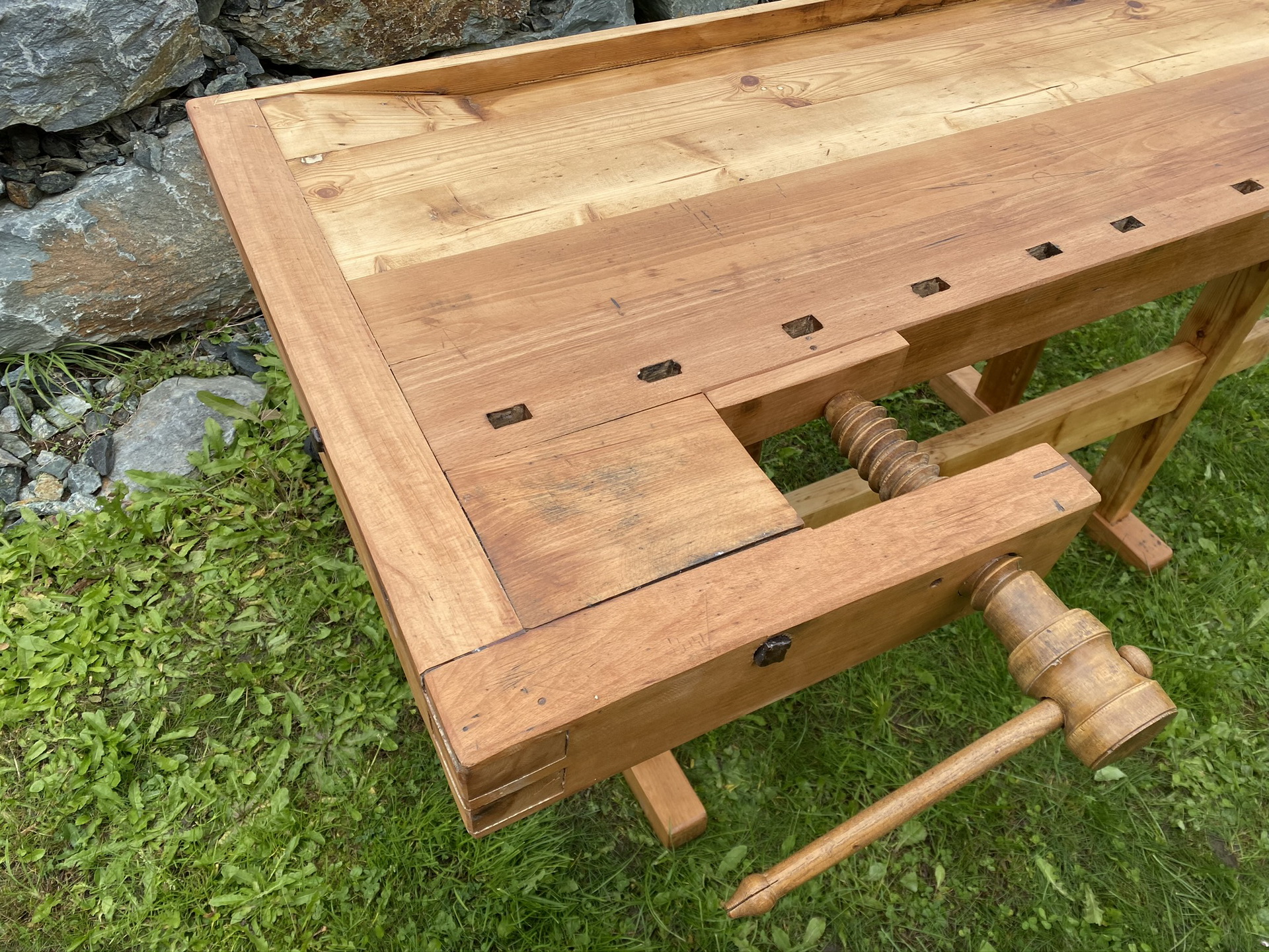 urige alte Hobelbank, Werkbank, Tisch restauriert - breite 201cm E2053