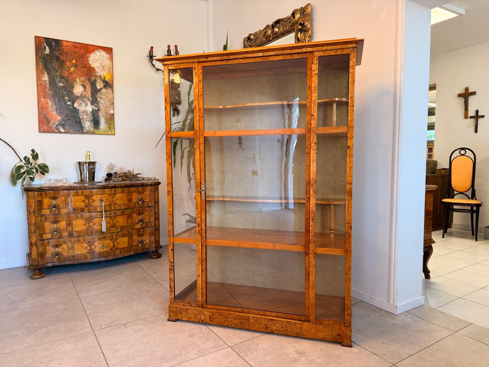 Restaurierte Biedermeier Vitrinenschrank Glasschrank Pappelholz Antiquität D2768