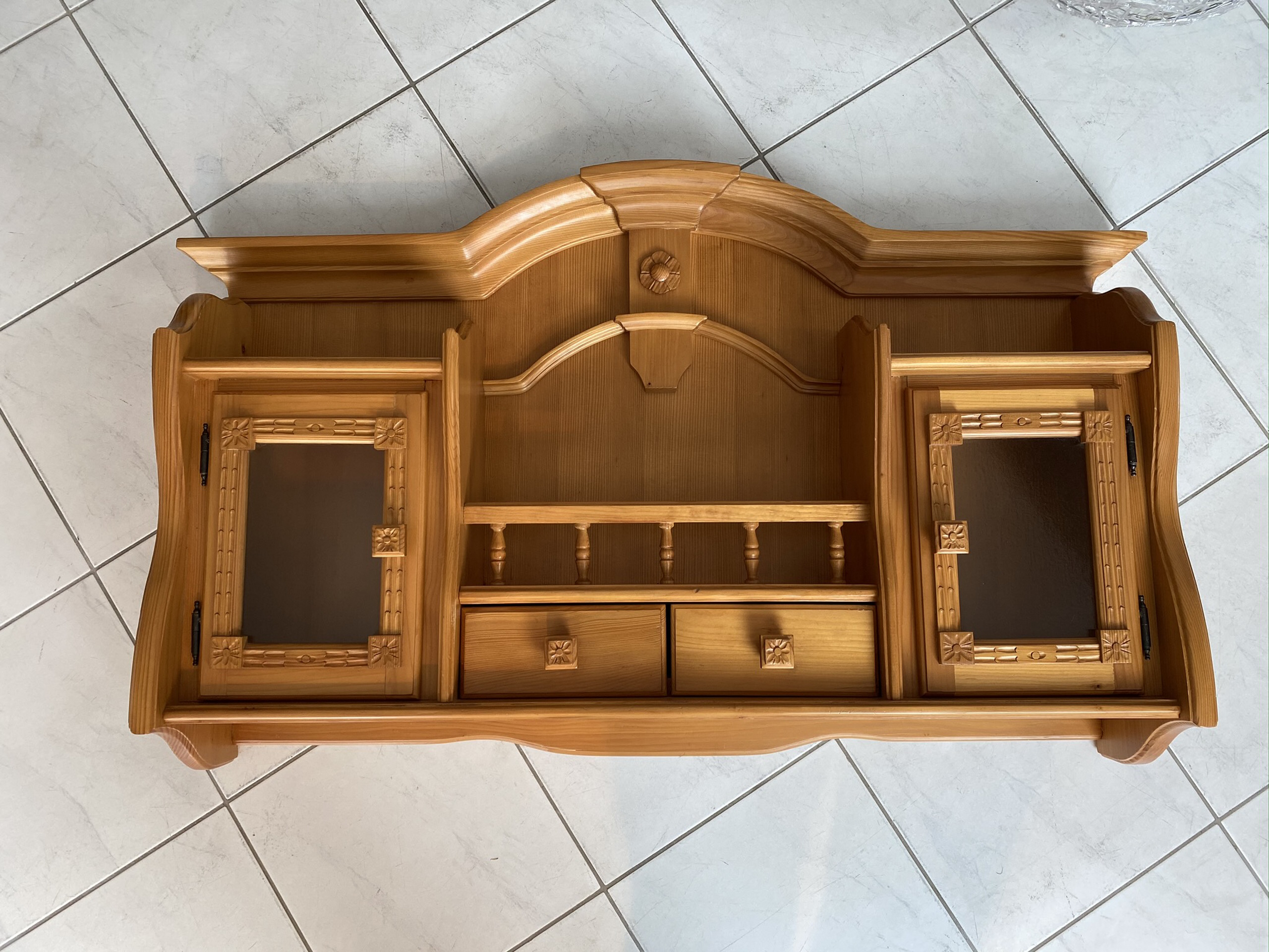 IMG_0721nxsC3DZney2BD Hübsches altes bäuerliches Wandregal in Beige - Schmales Stellage E1522