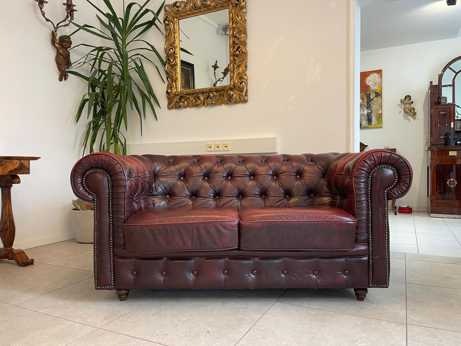 Chesterfield 2er Clubsofa Diwan Couch Oxblood Kultstück G1523