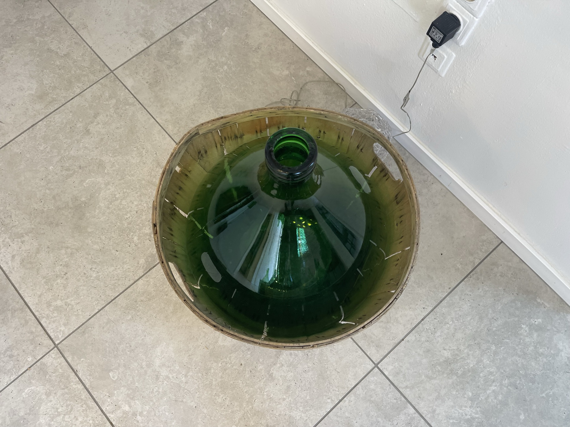 bauernstube_106 Alte Ballonflasche 25 Liter Gärballon mit Korb und Lufteinschlüssen B1737Fl