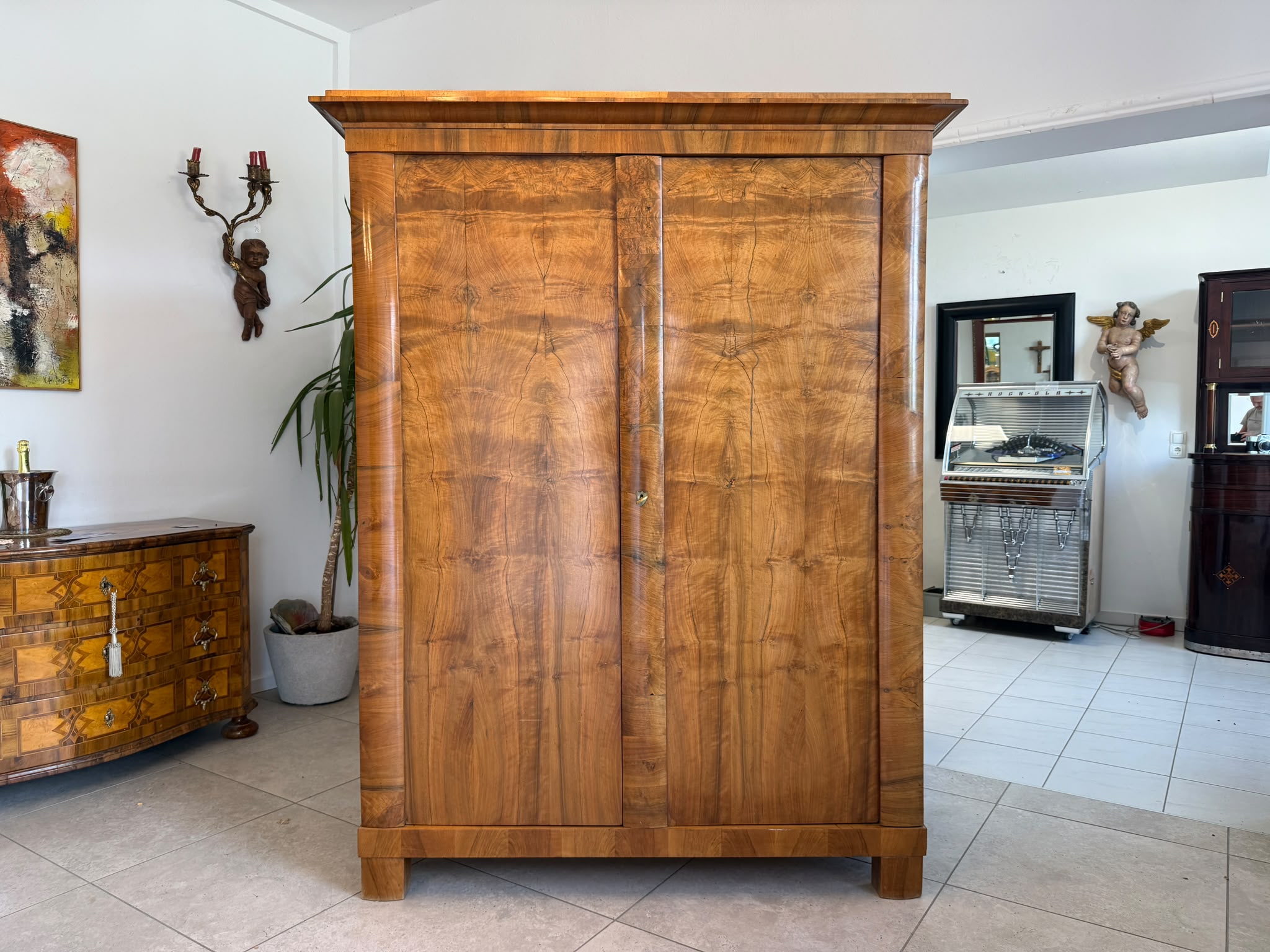 Originaler Biedermeier Schrank mit Nussholz-Furnier Antiquität D2625