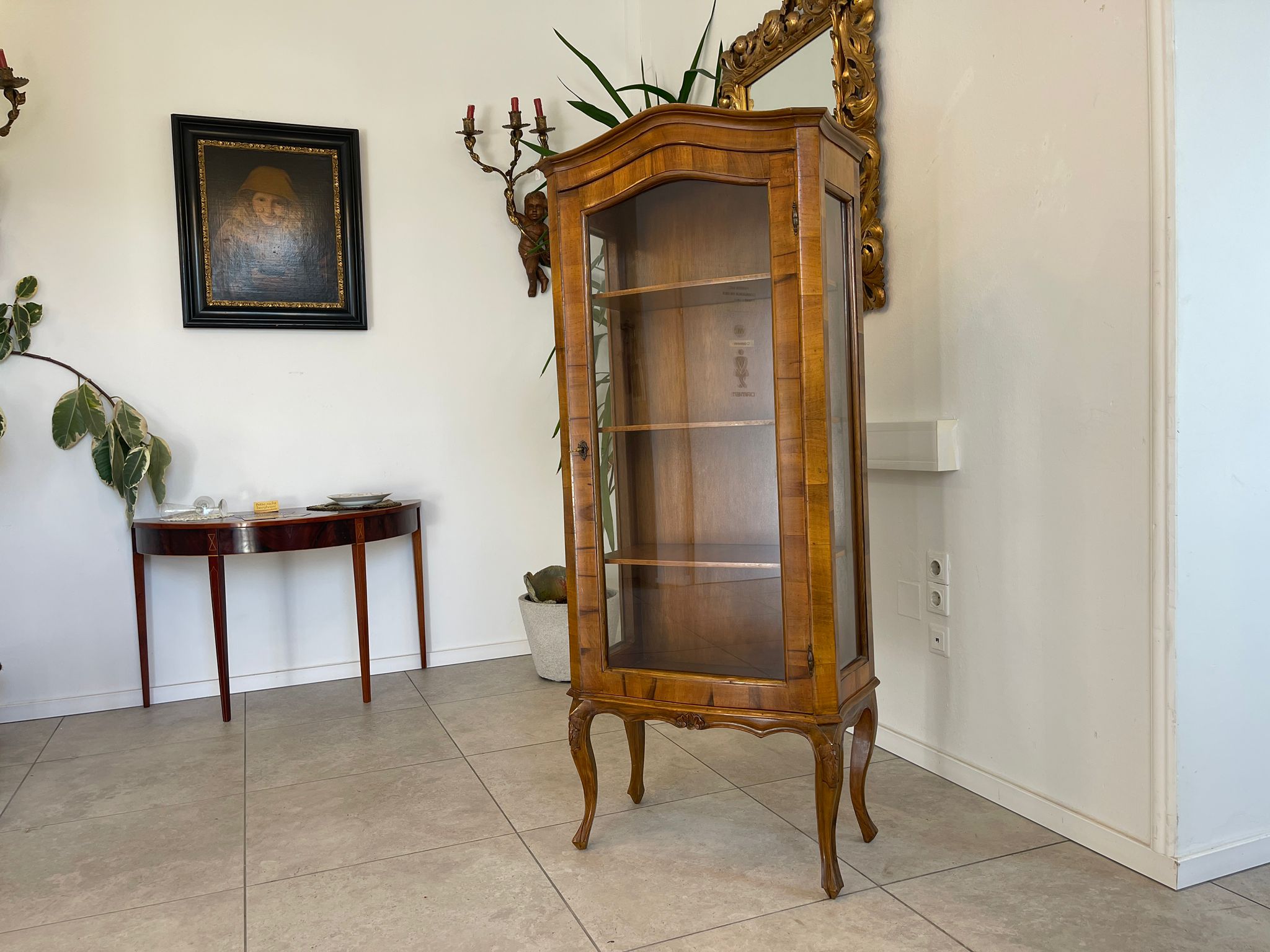 Barockstil Vitrine Nussholz Glasschrank Bücherschrank A5144