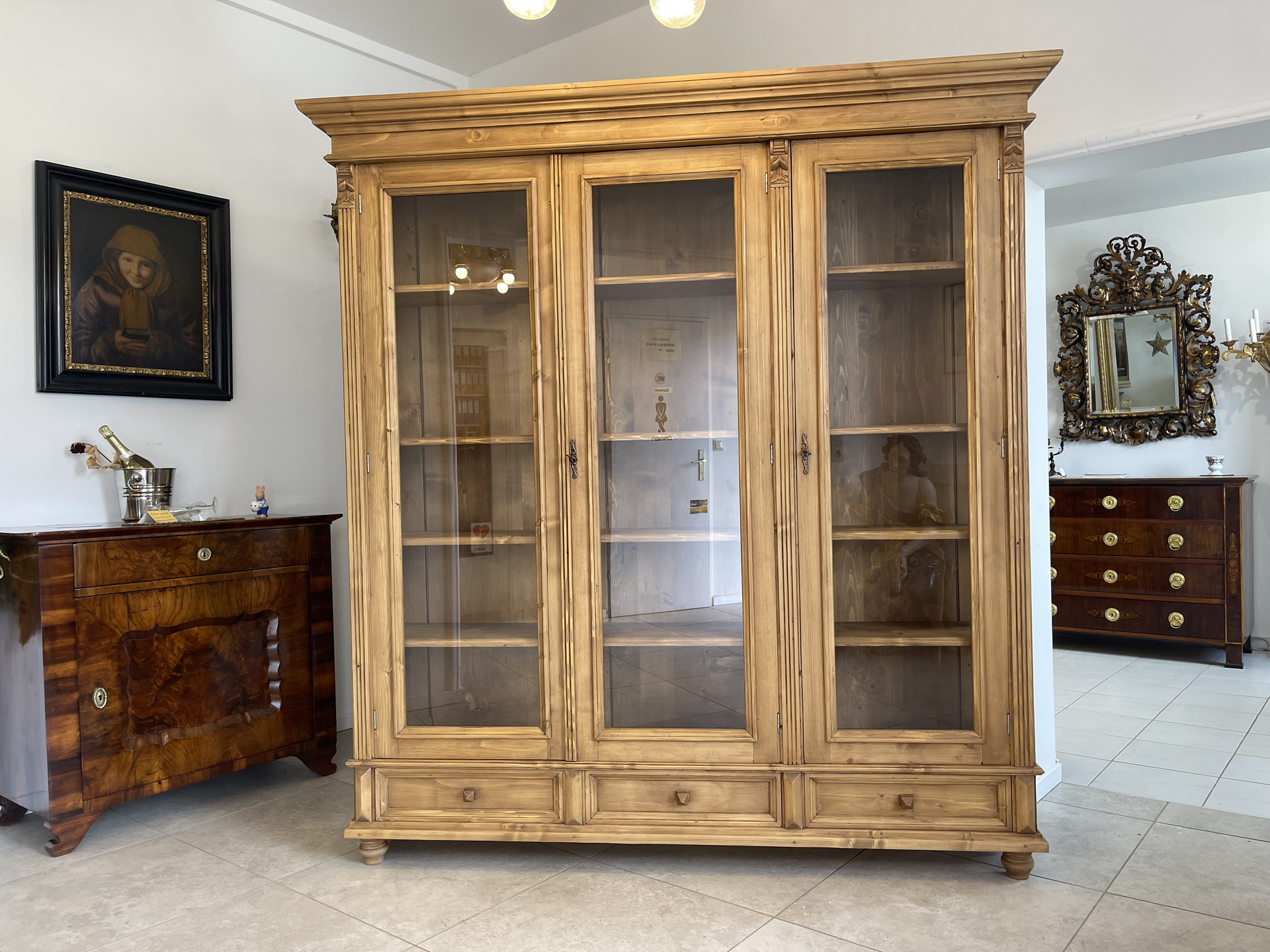 barock_68 Große Vitrine Bauernvitrine Naturholz Bücherschrank A4260