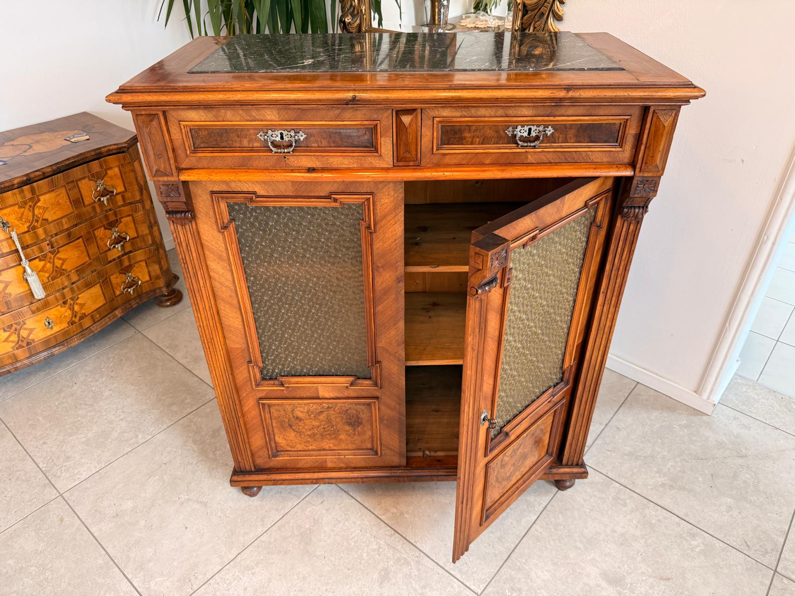 Gründerzeit Vertiko Halbschrank Anrichte Nussholz Antiquität D2661