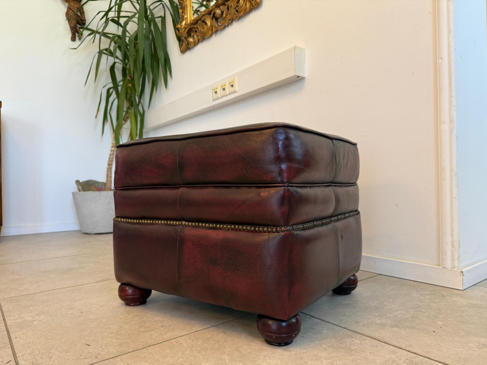 Exclusiver Chesterfield Hocker Traum G1998