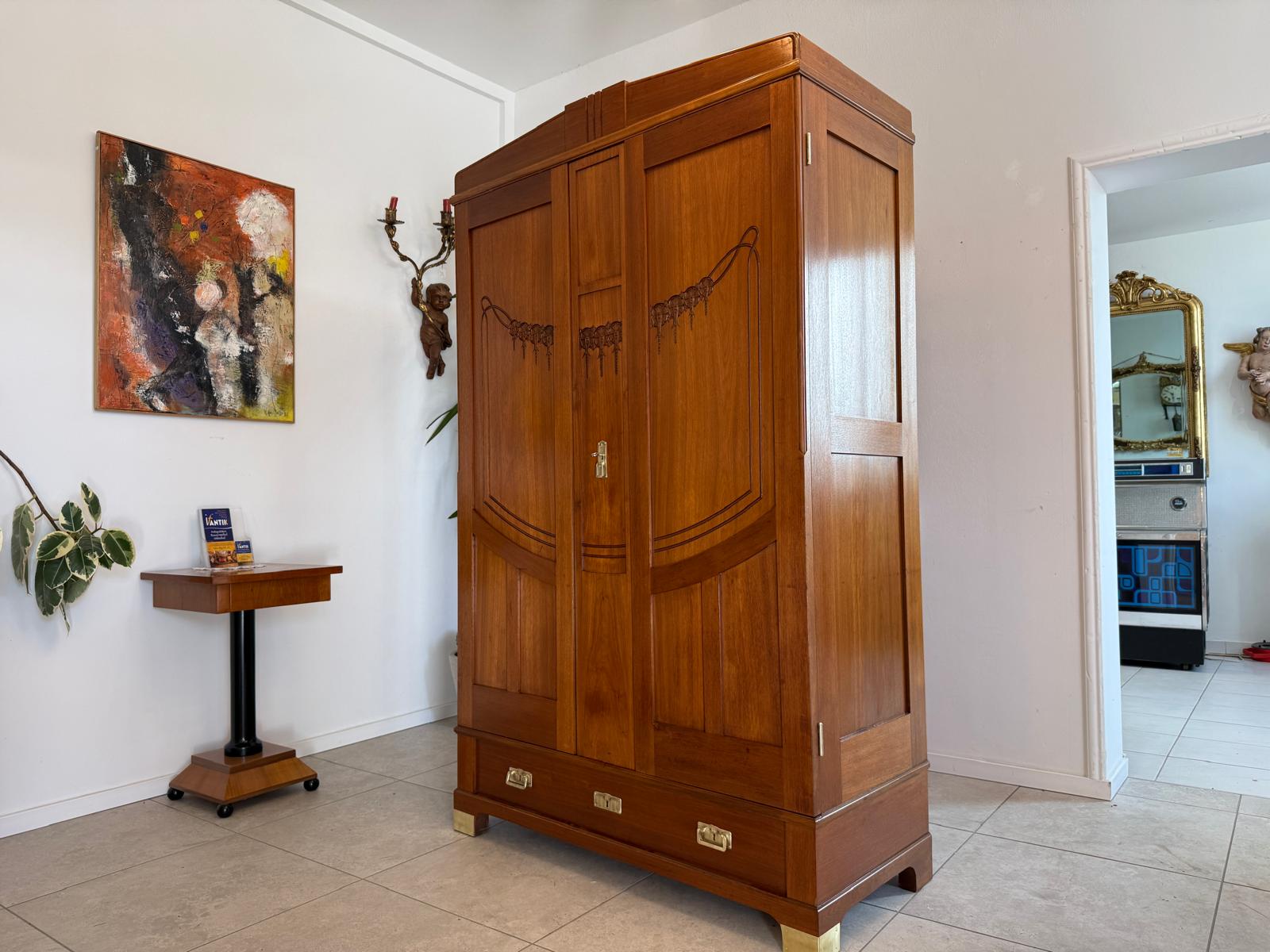 Antiker Restaurierter Jugendstil Kleiderschrank Kleiderkasten D1259