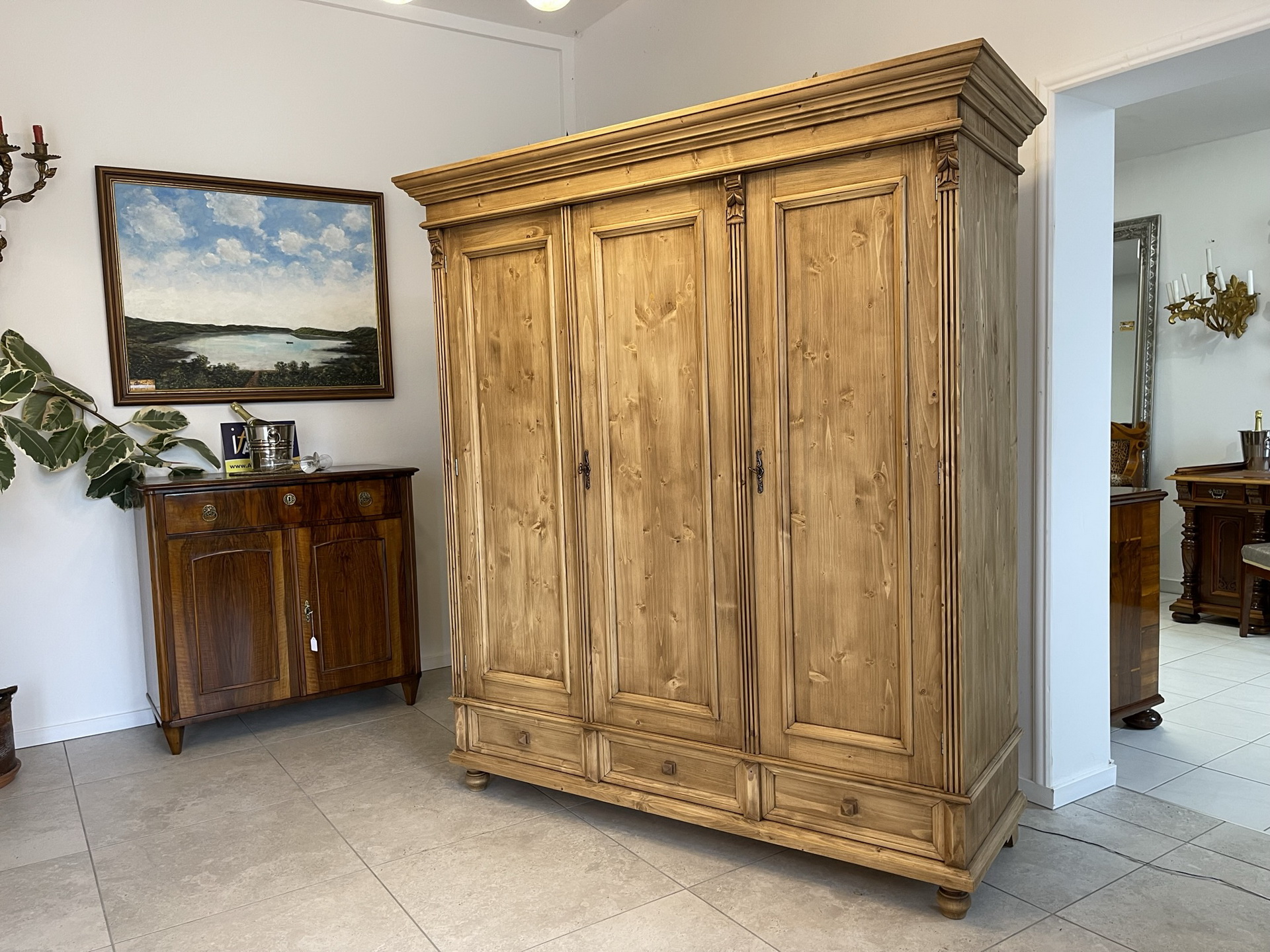 bauernschrank-Biedermeier_14 Garderobenschrank Bauernschrank Kasten Bauernmöbel B2089