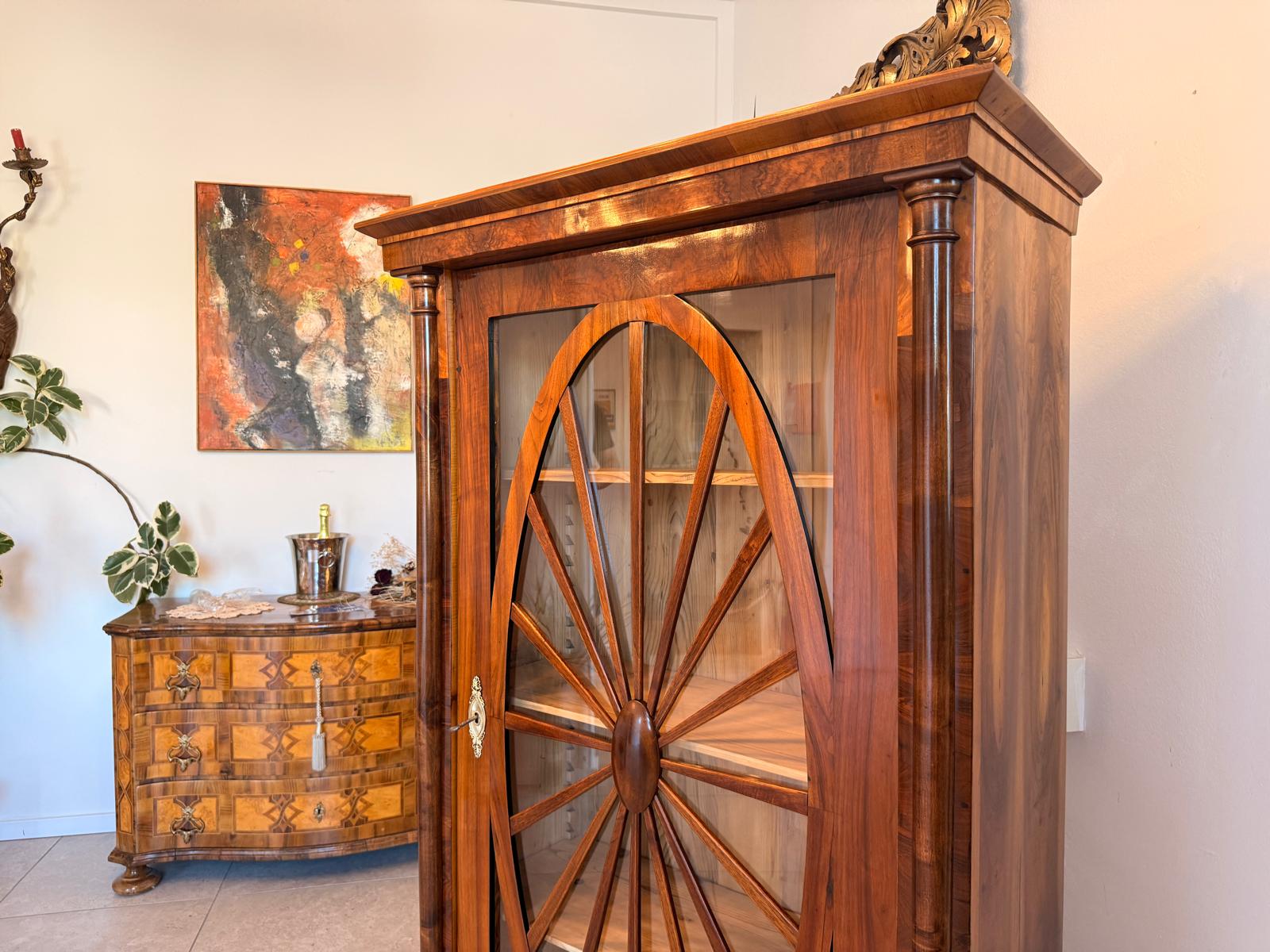 Biedermeier Vitrine Sonnenvitrine Bibliotheksschrank Nussholz Restauriert D2767