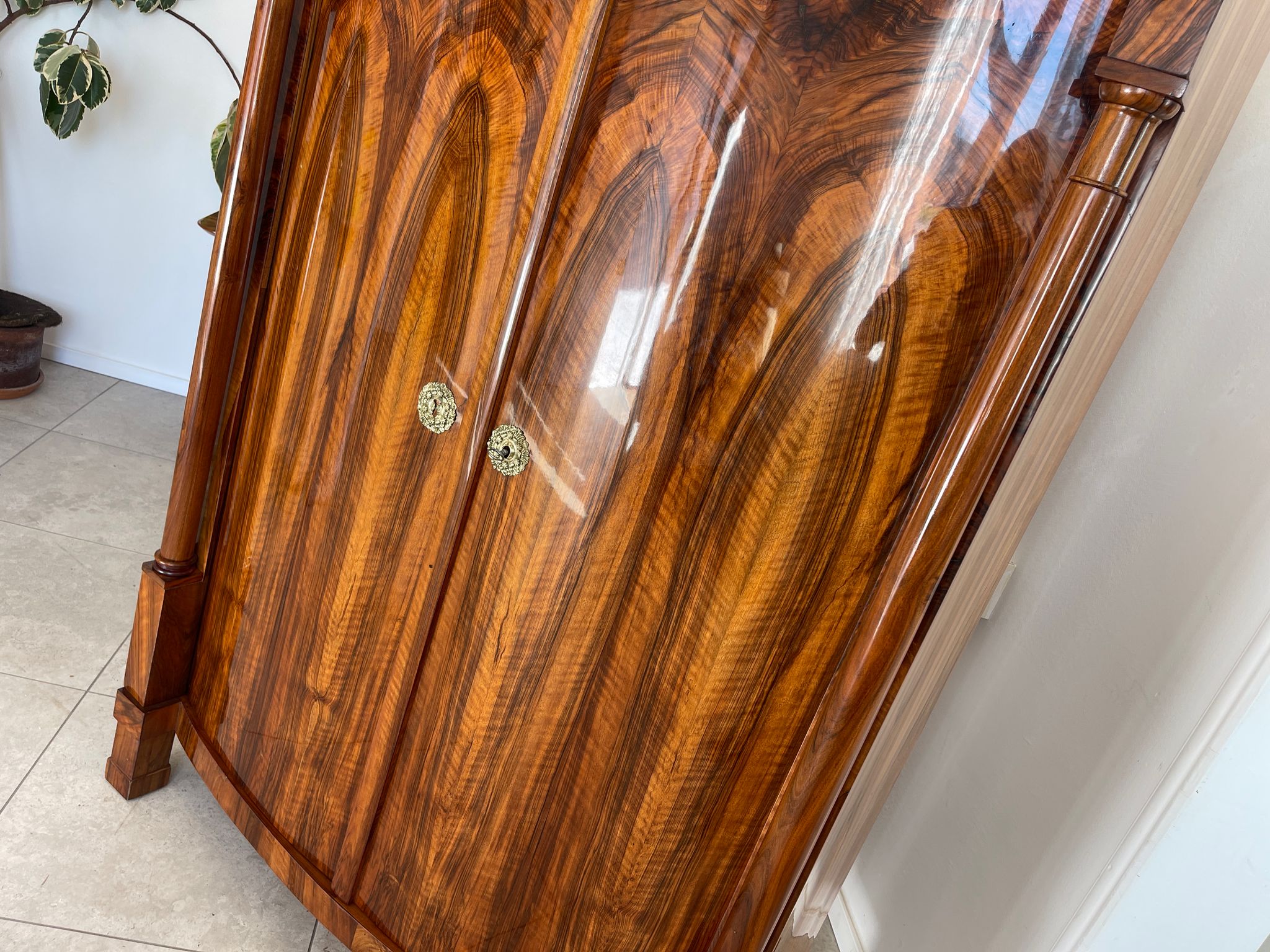 SALE Traum Empire Schrank Säulenschrank Restauriert Antiquität Marketiert G1378
