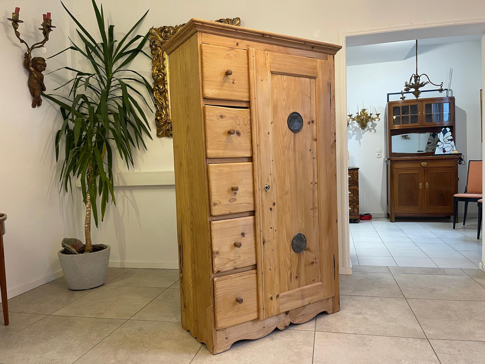 b7bf694a-cb41-472b-a09b-4cb5b839c1ac Brotschrank Almerschrank Speiskasten Bauernkasten A5122