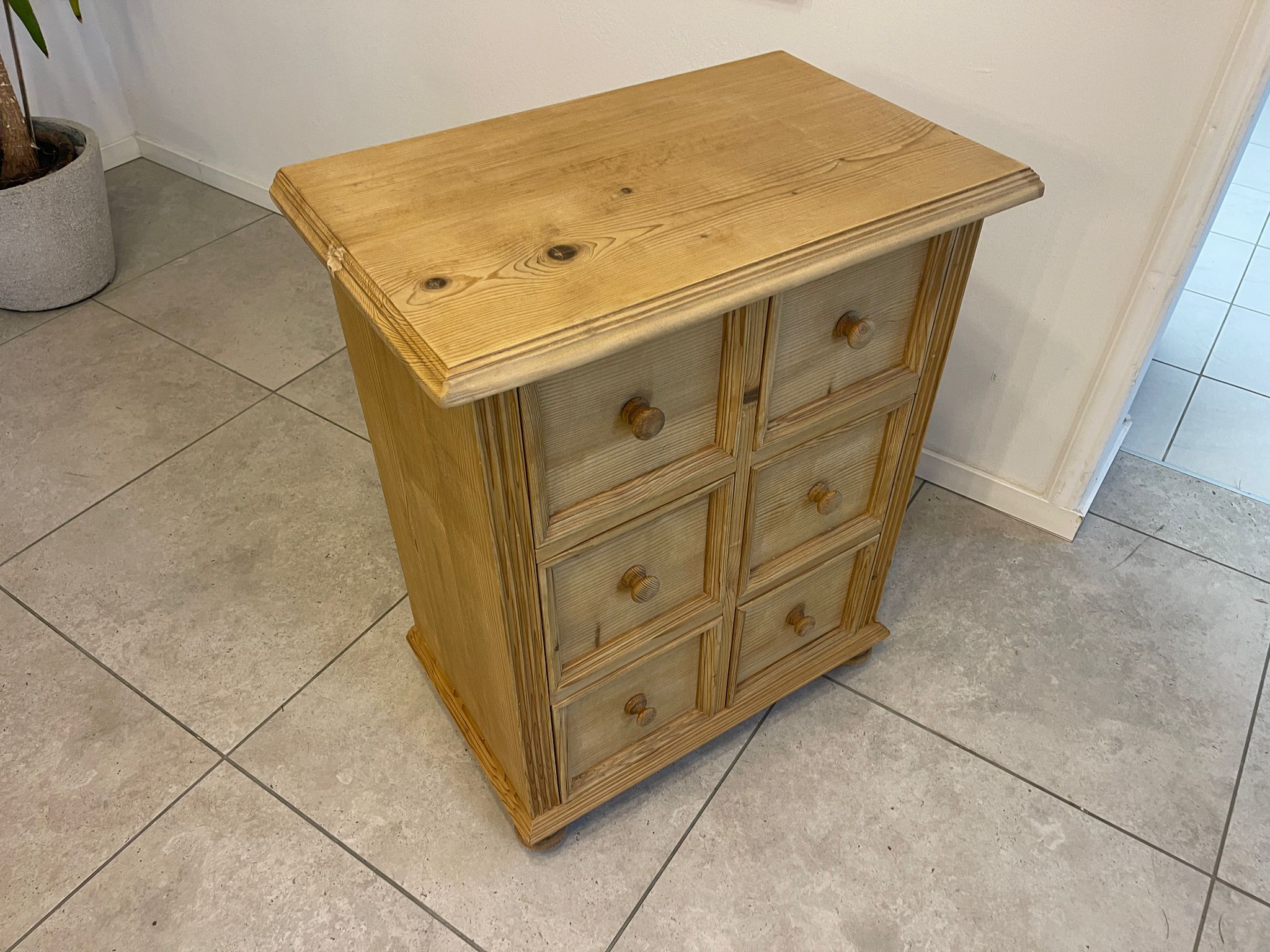 05b24647-6cdf-44c8-aa49-ca0133f9152d Bäuerliche Ladenkommode Apothekenschrank Bauernöbel A5116
