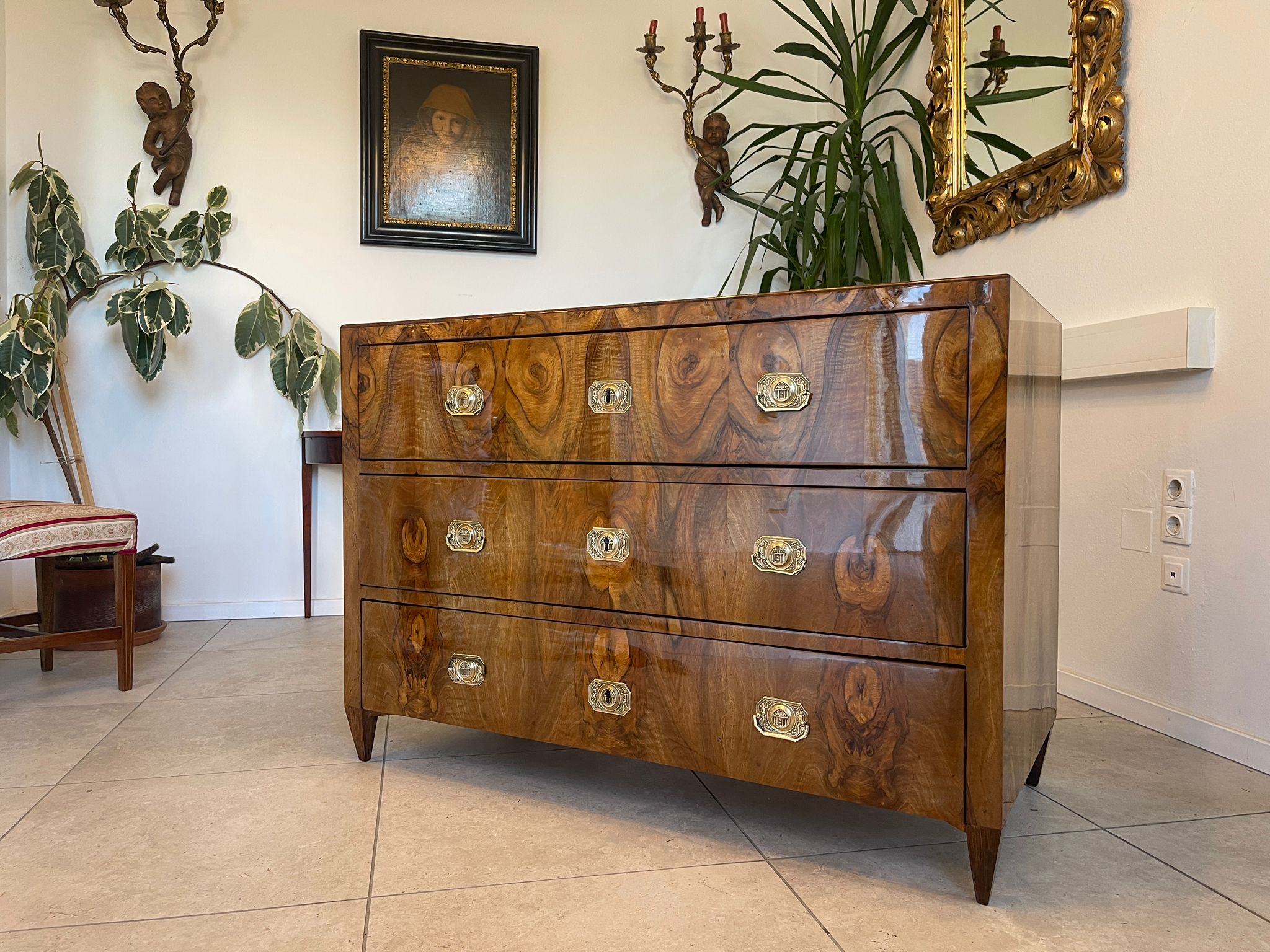 065f4078-8960-49b4-a6a0-d733588c73e5 Sale Restaurierte Biedermeier Kommode Nussholz Antiquität A5104