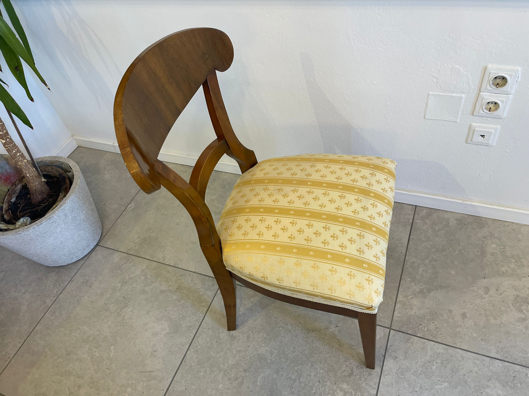 fa552497-9a60-4d70-a823-19d100fb5a53 Biedermeier Sessel Nussholz Schaufelsessel Original A5043